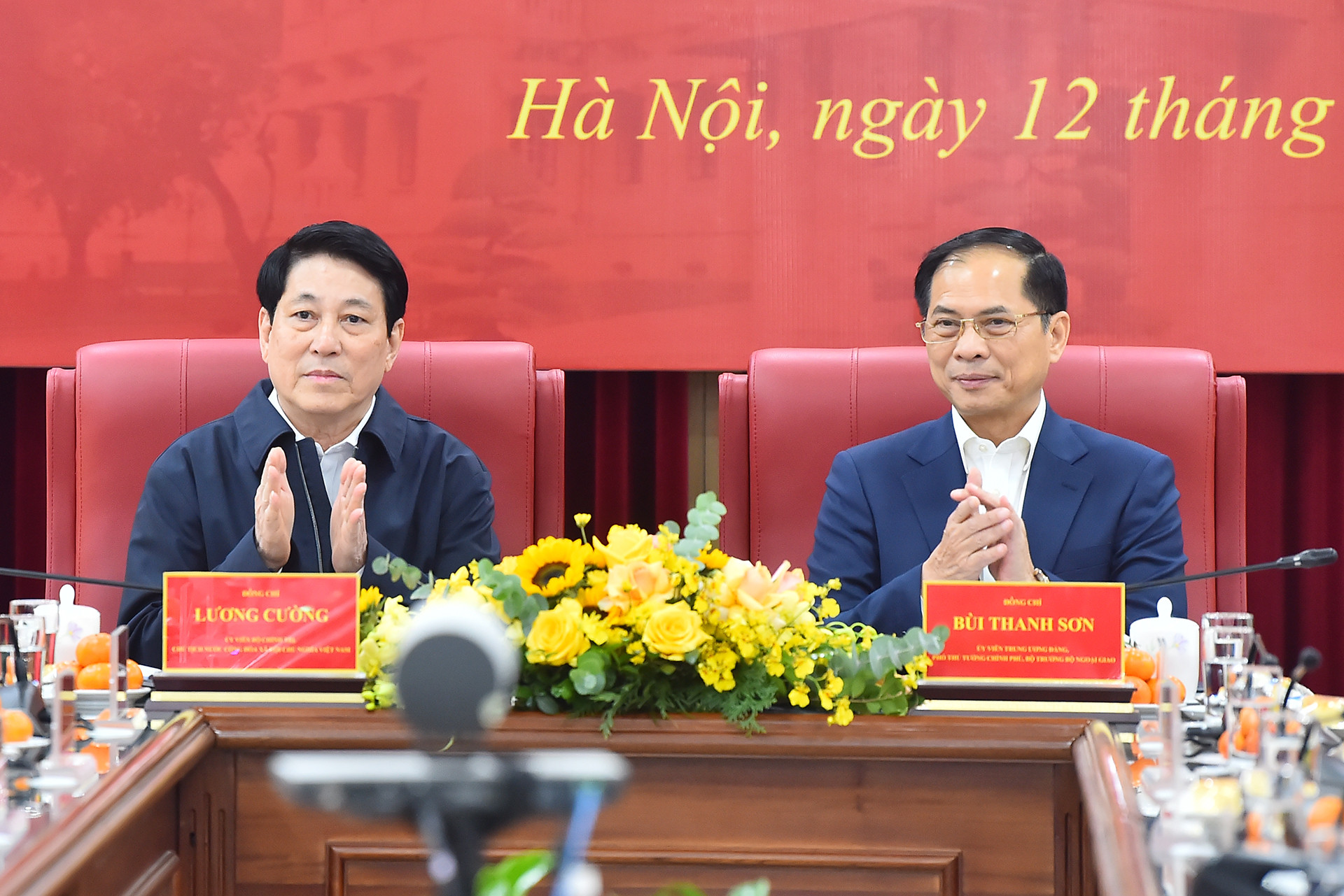 Chủ tịch nước Lương Cường; Phó Thủ tướng, Bộ trưởng Ngoại giao Bùi Thanh Sơn tham dự buổi làm việc.