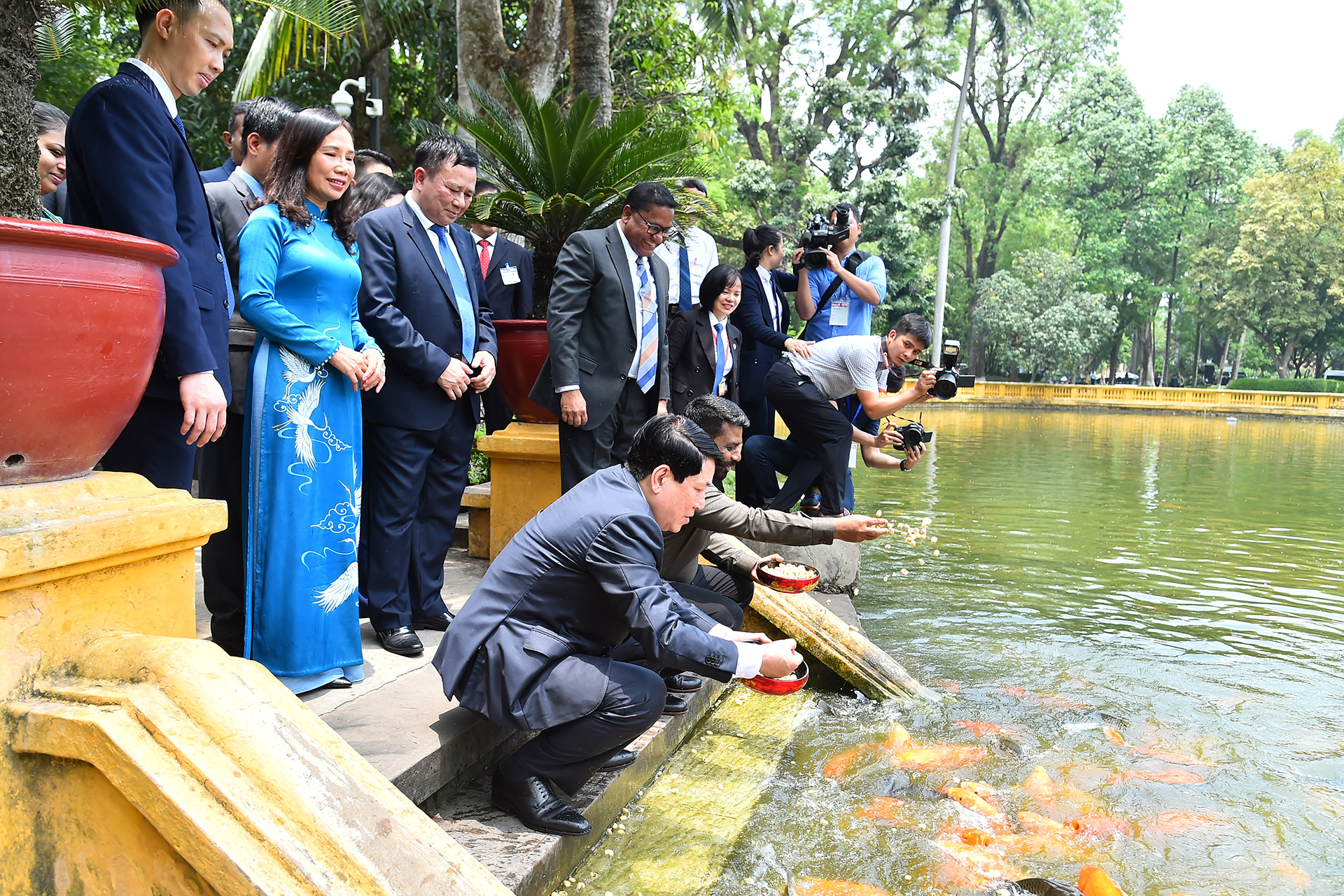 [Ảnh] Chủ tịch nước Lương Cường và Tổng thống Sri Lanka Anura Kumara Dissanayaka thăm Khu di tích Chủ tịch Hồ Chí Minh ảnh 9