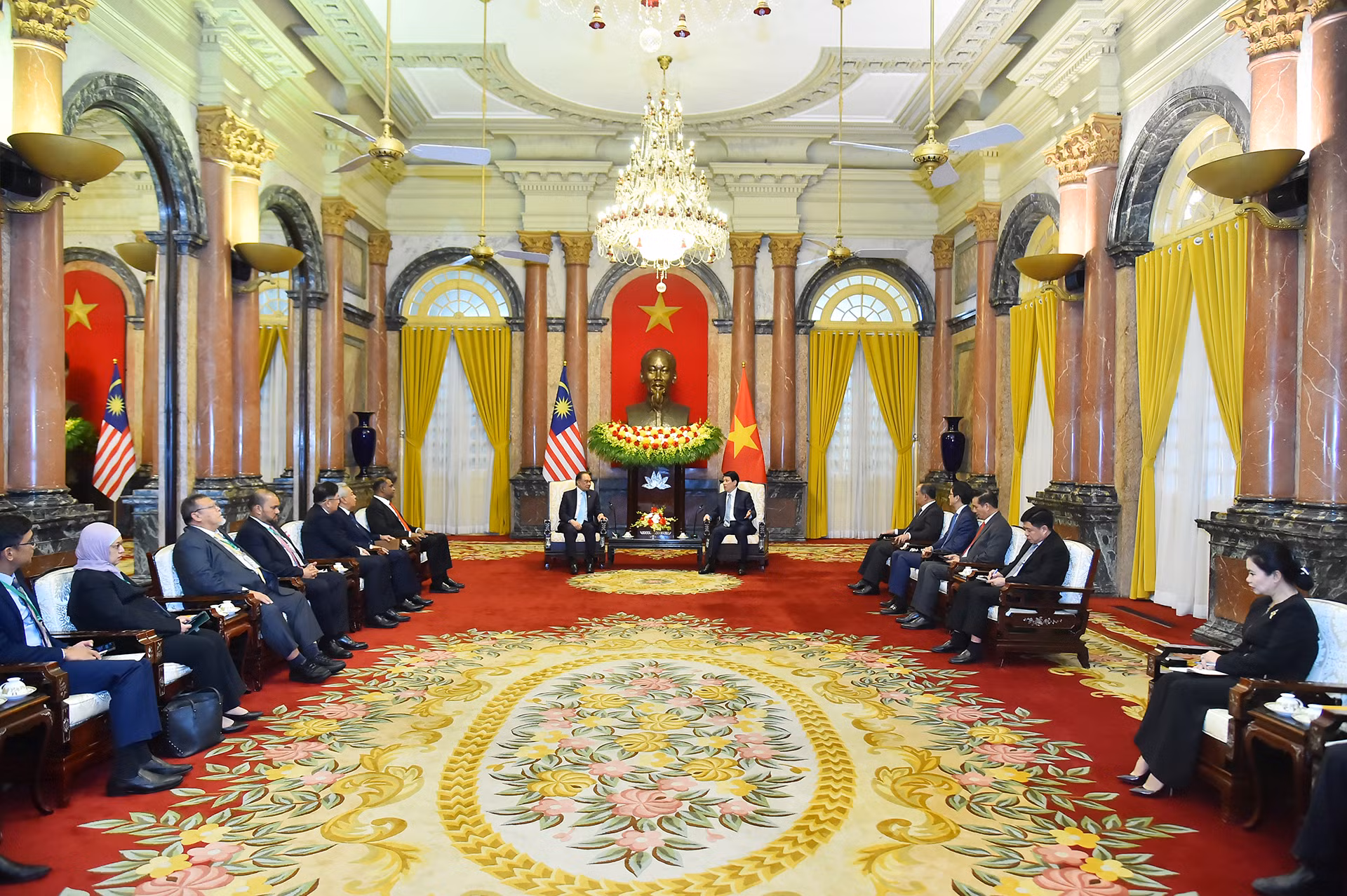 Quang cảnh buổi tiếp tại Phủ Chủ tịch. Quang cảnh buổi tiếp tại Phủ Chủ tịch.