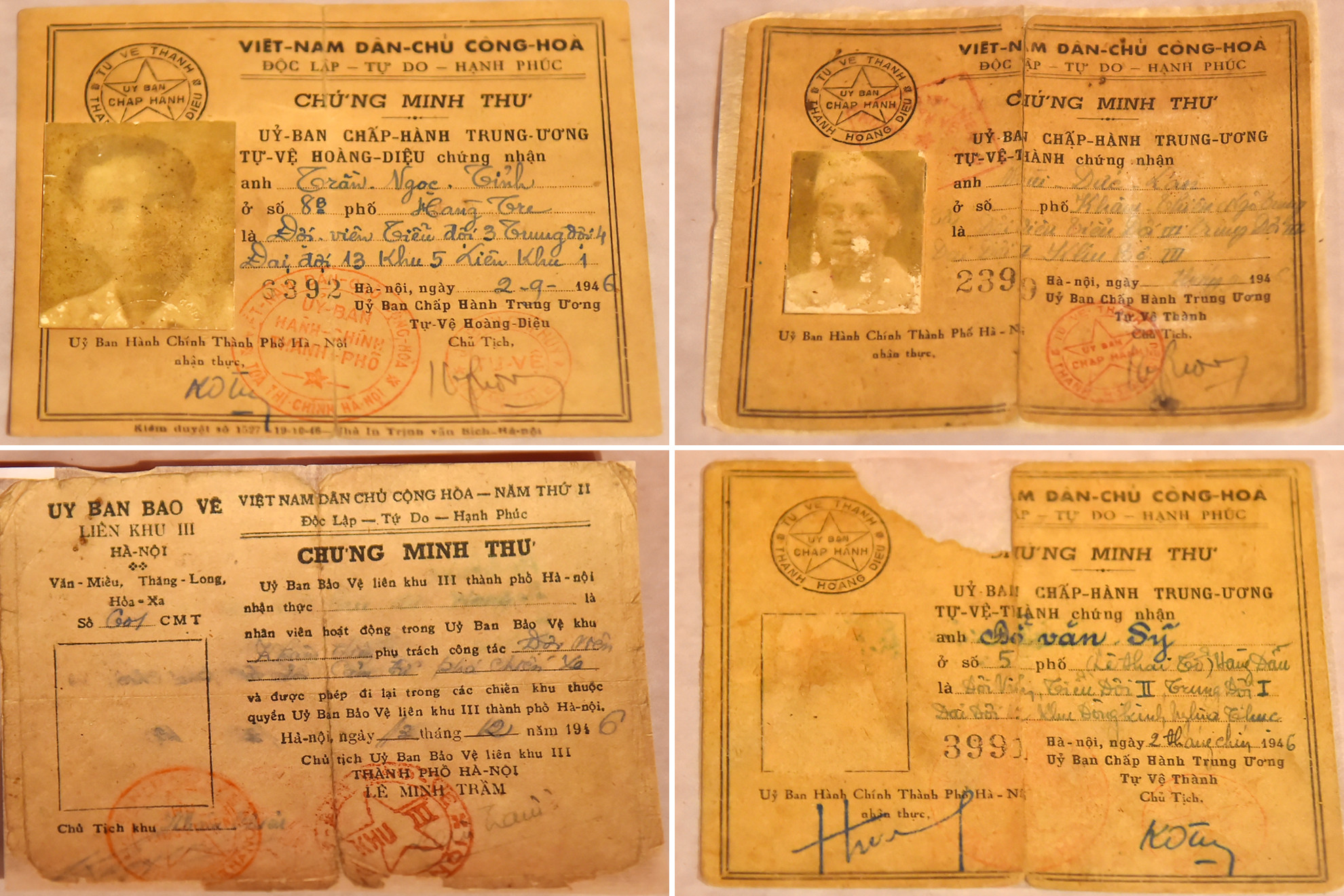 Chứng minh thư của các chiến sĩ tự vệ được trưng bày tại triển lãm. Chứng minh thư của các chiến sĩ tự vệ được trưng bày tại triển lãm.