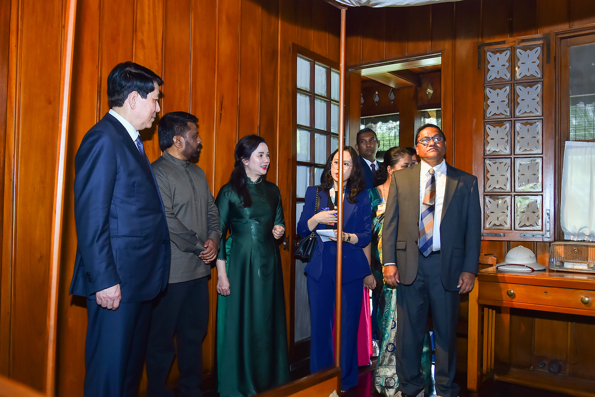 [Ảnh] Chủ tịch nước Lương Cường và Tổng thống Sri Lanka Anura Kumara Dissanayaka thăm Khu di tích Chủ tịch Hồ Chí Minh ảnh 5