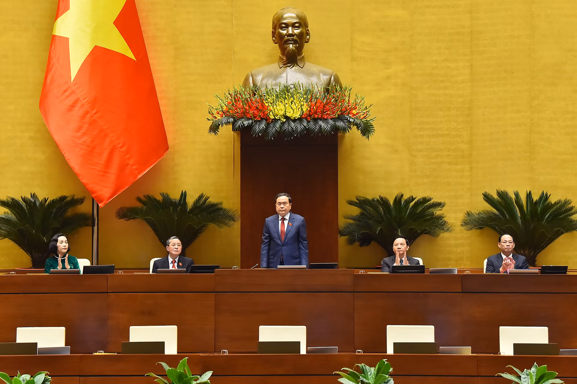 Chủ tịch Quốc hội Trần Thanh Mẫn cùng các Phó Chủ tịch Quốc hội tại phiên khai mạc.