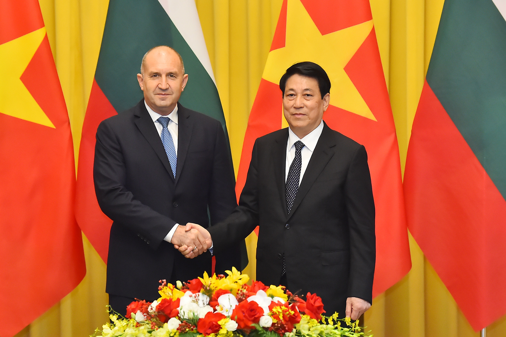 Chủ tịch nước Lương Cường và Tổng thống Bulgaria Rumen Radev tại hội đàm. Chủ tịch nước Lương Cường và Tổng thống Bulgaria Rumen Radev tại hội đàm.