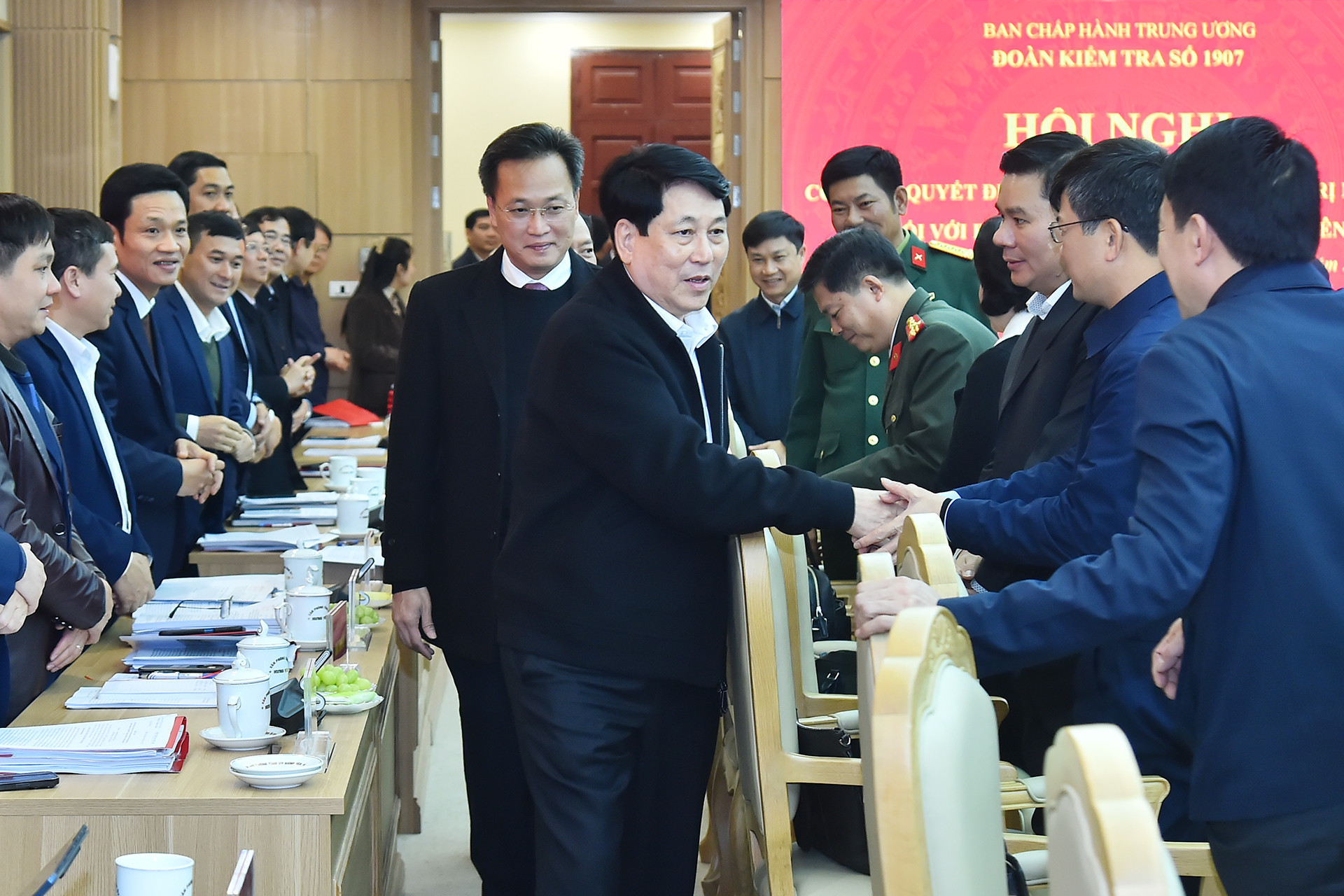 Chủ tịch nước Lương Cường với các đại biểu tại hội nghị.