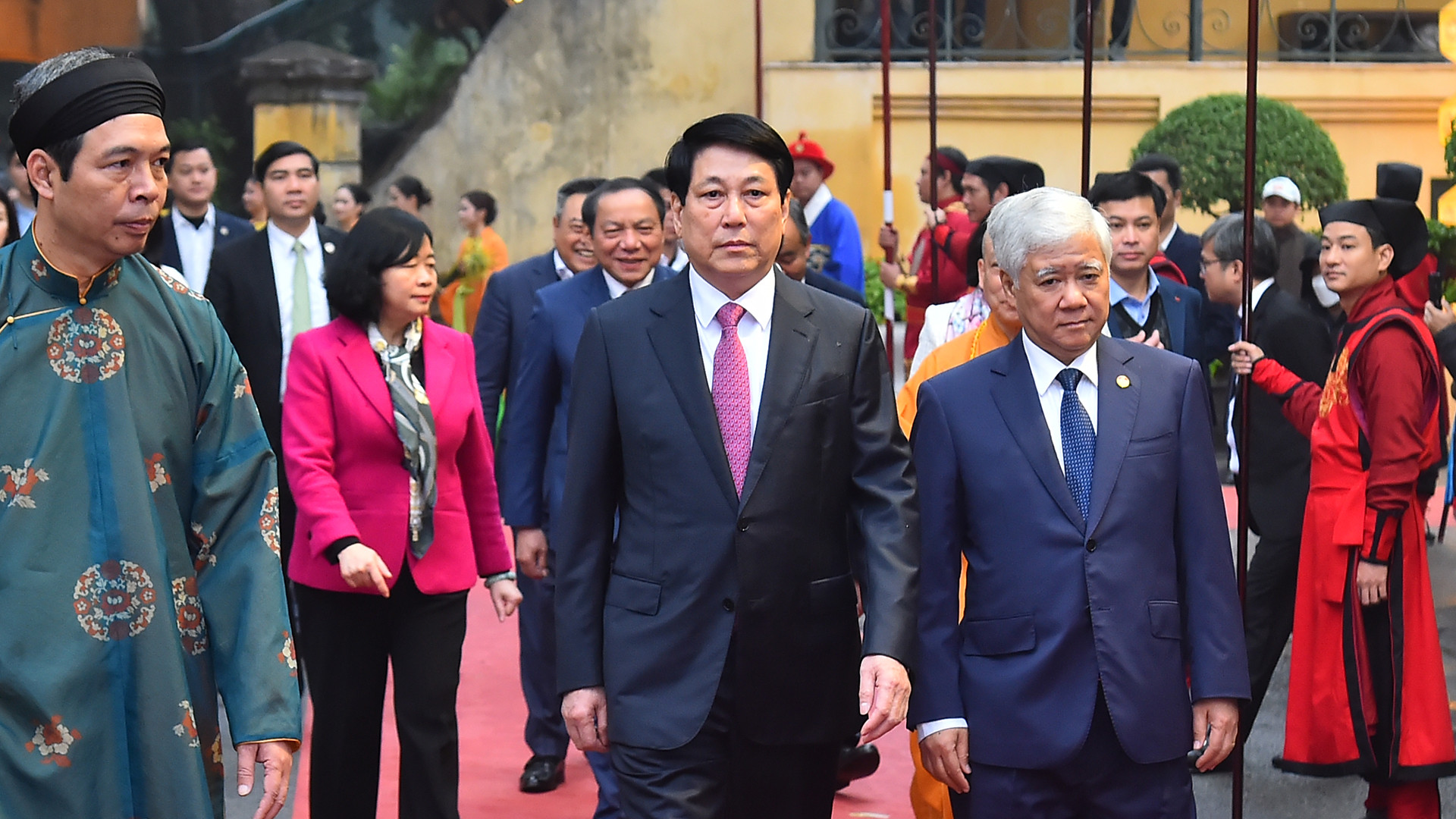 Chủ tịch nước Lương Cường cùng các đồng chí lãnh đạo Đảng, Nhà nước tới dự buổi Lễ dâng hương khai Xuân Ất Tỵ 2025.