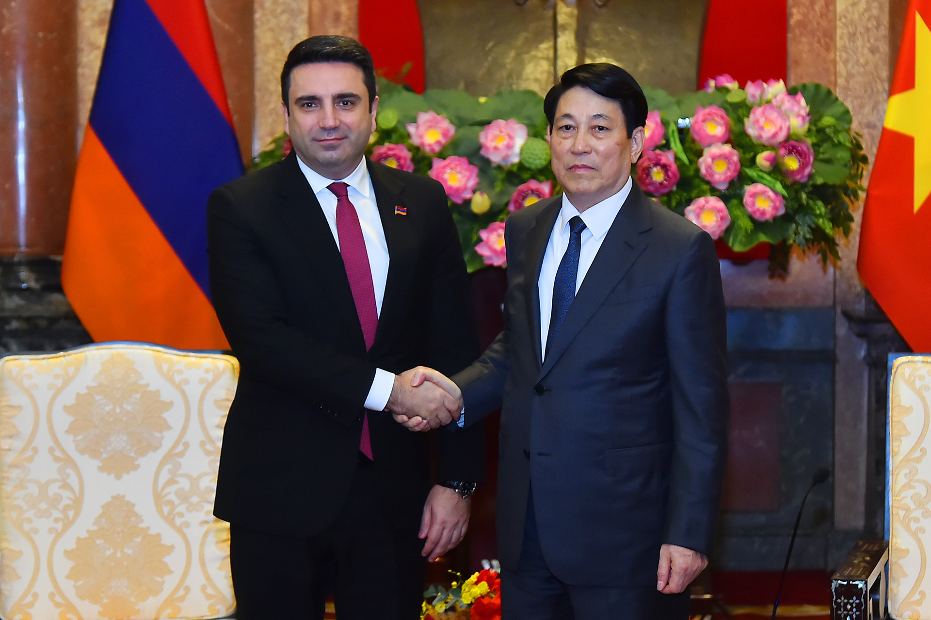 Chủ tịch nước Lương Cường và Chủ tịch Quốc hội Cộng hòa Armenia Alen Simonyan tại buổi tiếp.