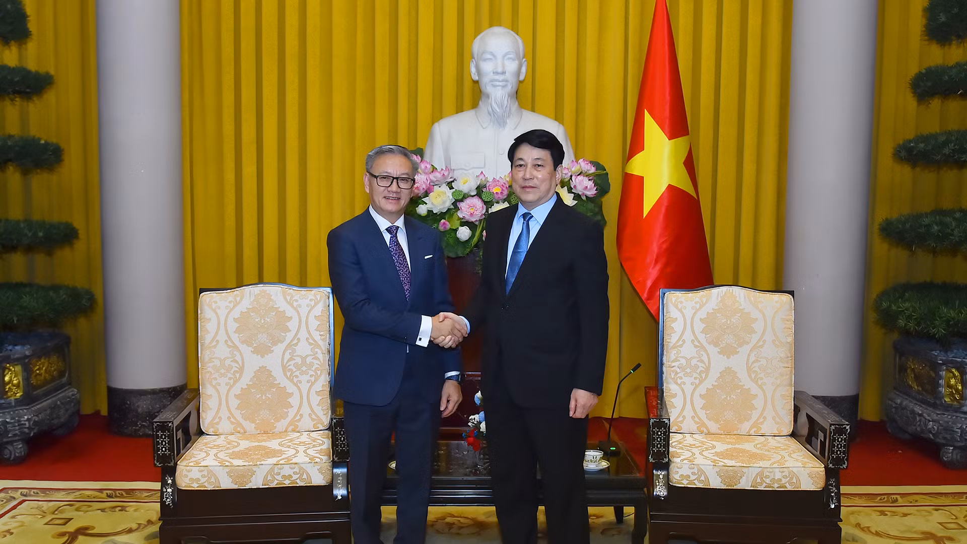 Chủ tịch nước Lương Cường và Bộ trưởng Ngoại giao Lào Thongsavanh Phomvihane tại buổi tiếp.