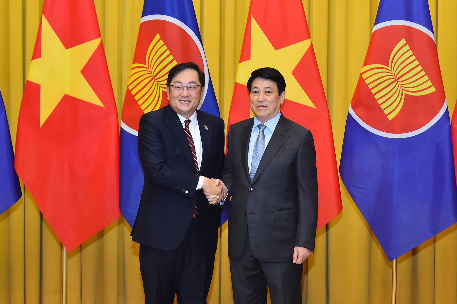 Chủ tịch nước Lương Cường và Đại sứ Malaysia tại Việt Nam Dato’ Tan Yang Thai (nước Chủ tịch ASEAN năm 2025) tại buổi tiếp. Chủ tịch nước Lương Cường và Đại sứ Malaysia tại Việt Nam Dato’ Tan Yang Thai (nước Chủ tịch ASEAN năm 2025) tại buổi tiếp.