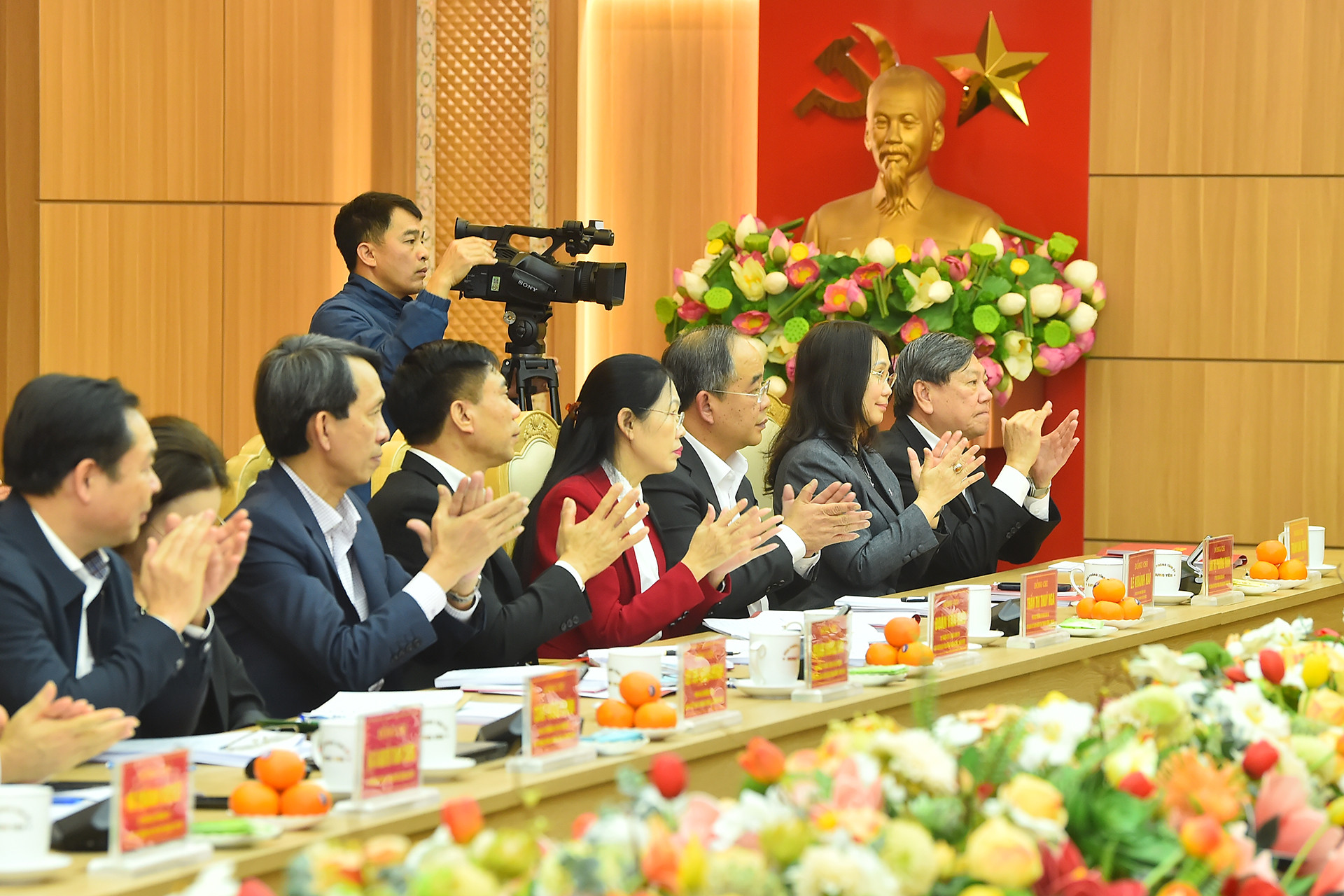 Các thành viên của Đoàn kiểm tra số 1907 dự hội nghị.