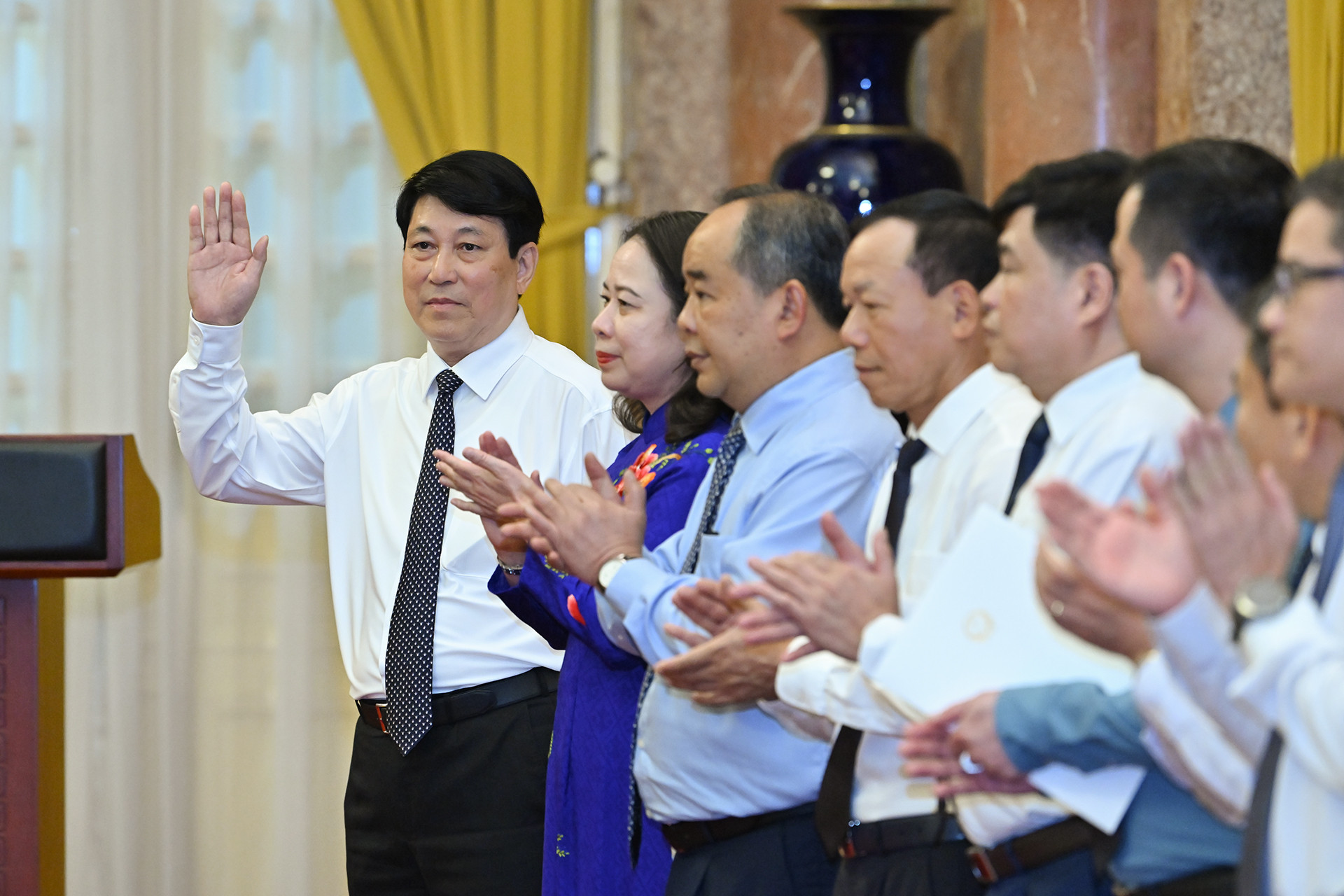 Chủ tịch nước Lương Cường, Phó Chủ tịch nước Võ Thị Ánh Xuân, Chủ nhiệm Văn phòng Chủ tịch nước Lê Khánh Hải và các đại biểu tại buổi lễ.