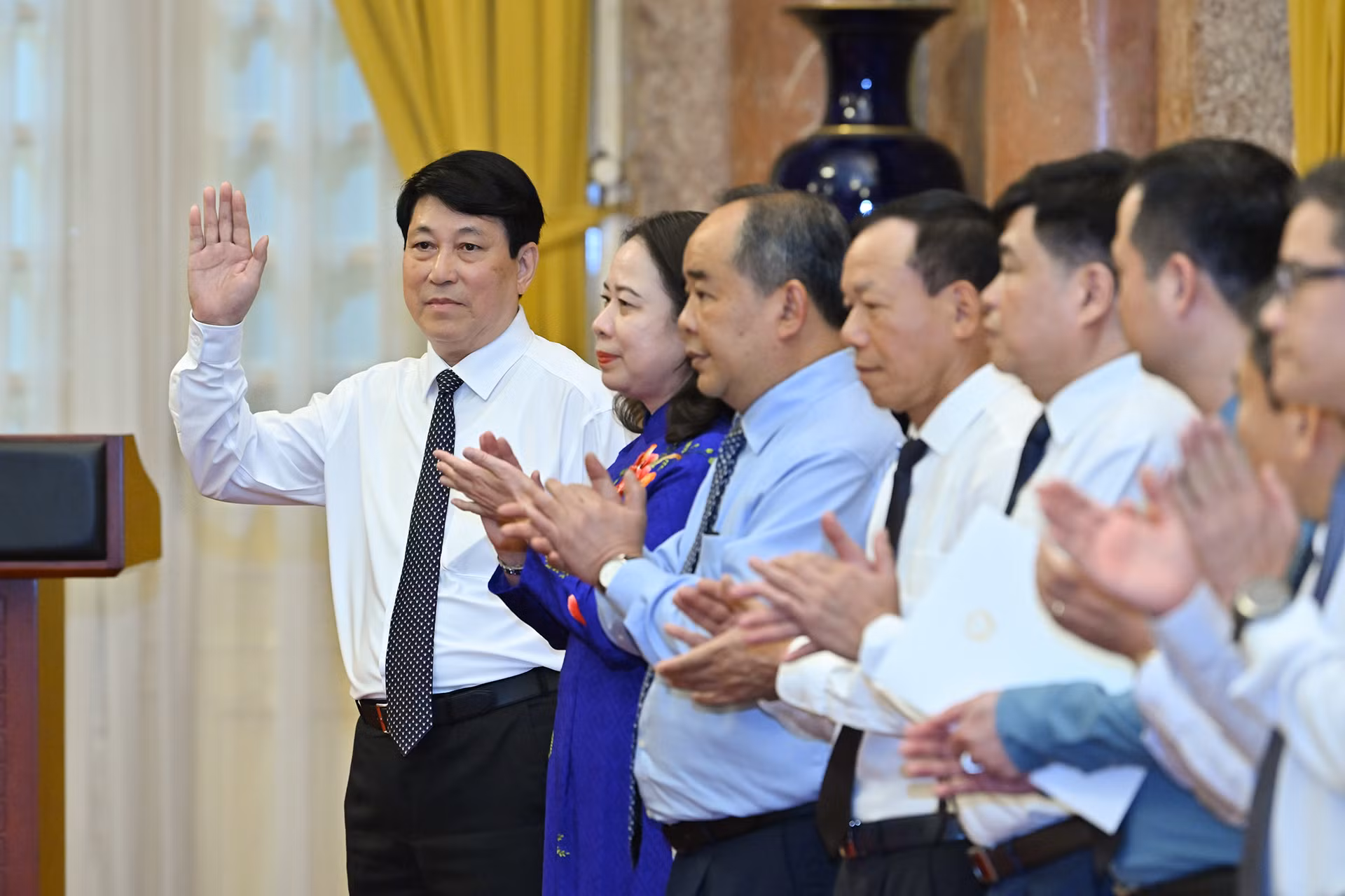 Chủ tịch nước Lương Cường, Phó Chủ tịch nước Võ Thị Ánh Xuân, Chủ nhiệm Văn phòng Chủ tịch nước Lê Khánh Hải và các đại biểu tại buổi lễ.
