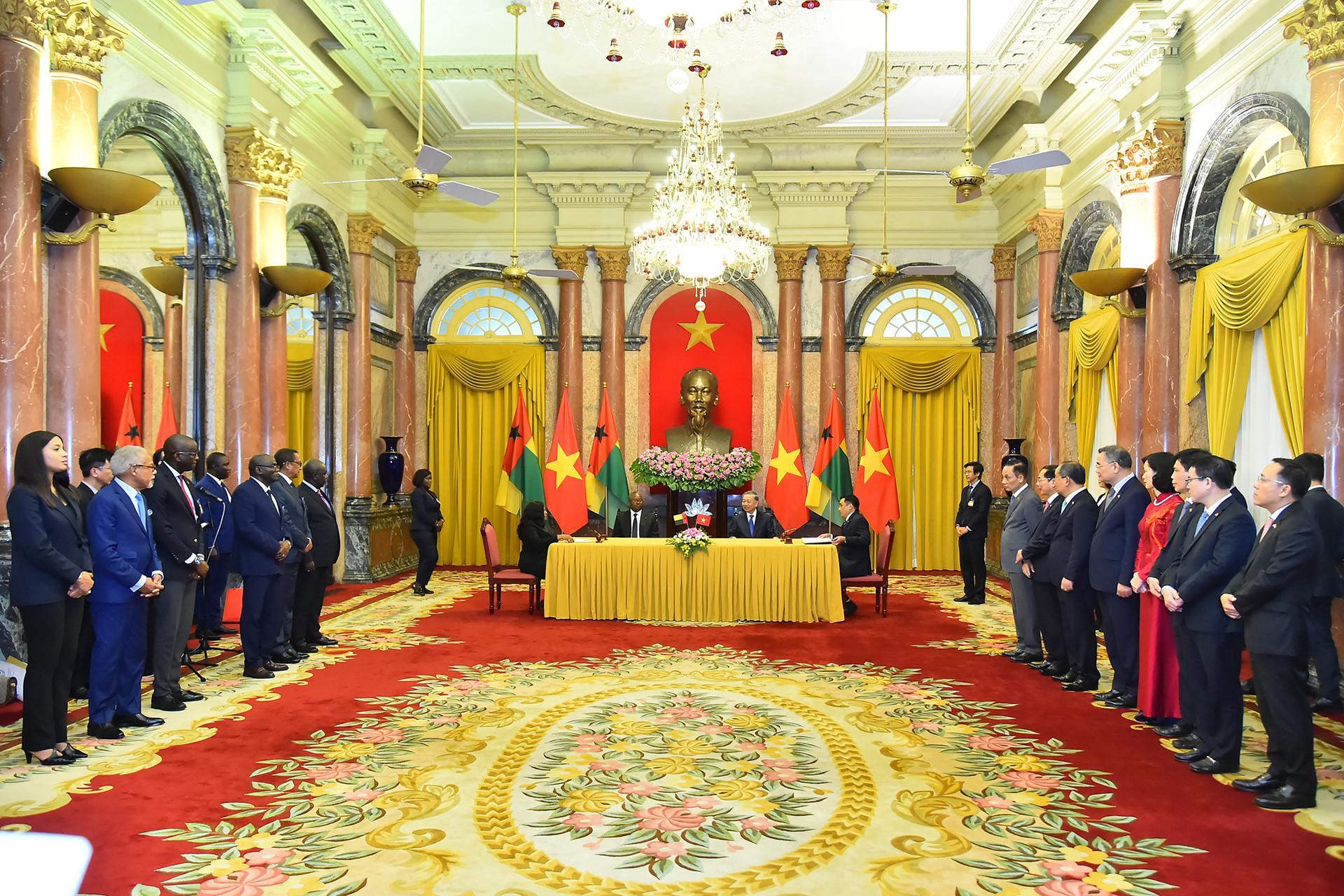 Quang cảnh lễ ký kết tại Phủ Chủ tịch.