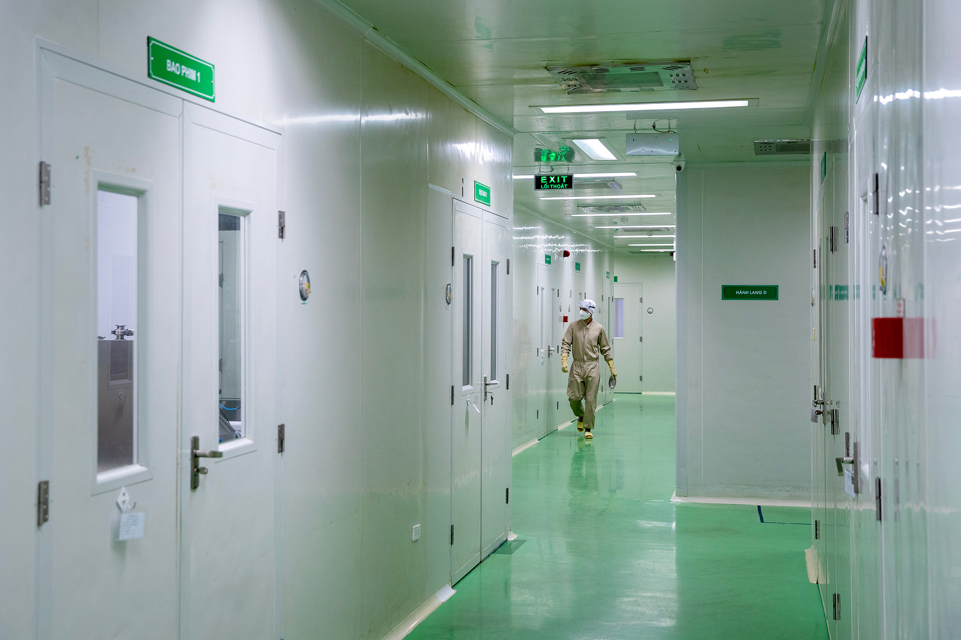 Công ty cổ phần Traphaco hiện có 4 nhà máy đạt tiêu chuẩn GMP, trong đó có nhà máy đông dược đầu tiên và lớn nhất Việt Nam, nhà máy tân dược thông minh 4.0, ứng dụng robot trong vận hành.