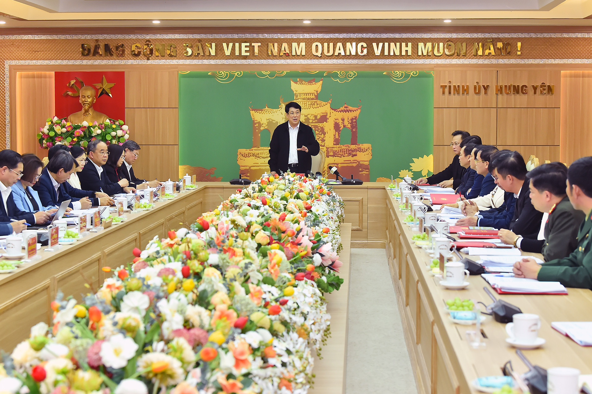 Quang cảnh Hội nghị công bố quyết định kiểm tra của Bộ Chính trị năm 2025 đối với Ban Thường vụ Tỉnh ủy Hưng Yên.