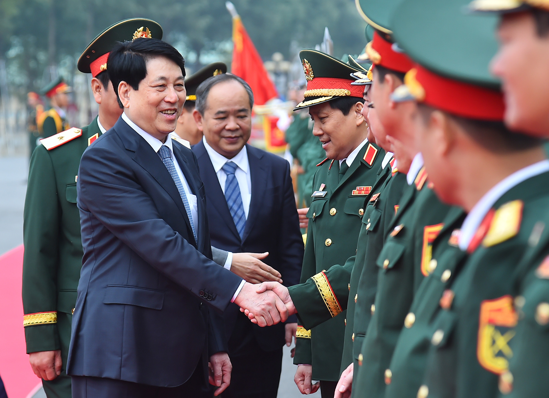 Chủ tịch nước Lương Cường với các đồng chí lãnh đạo Quân đoàn 12 tại buổi làm việc.