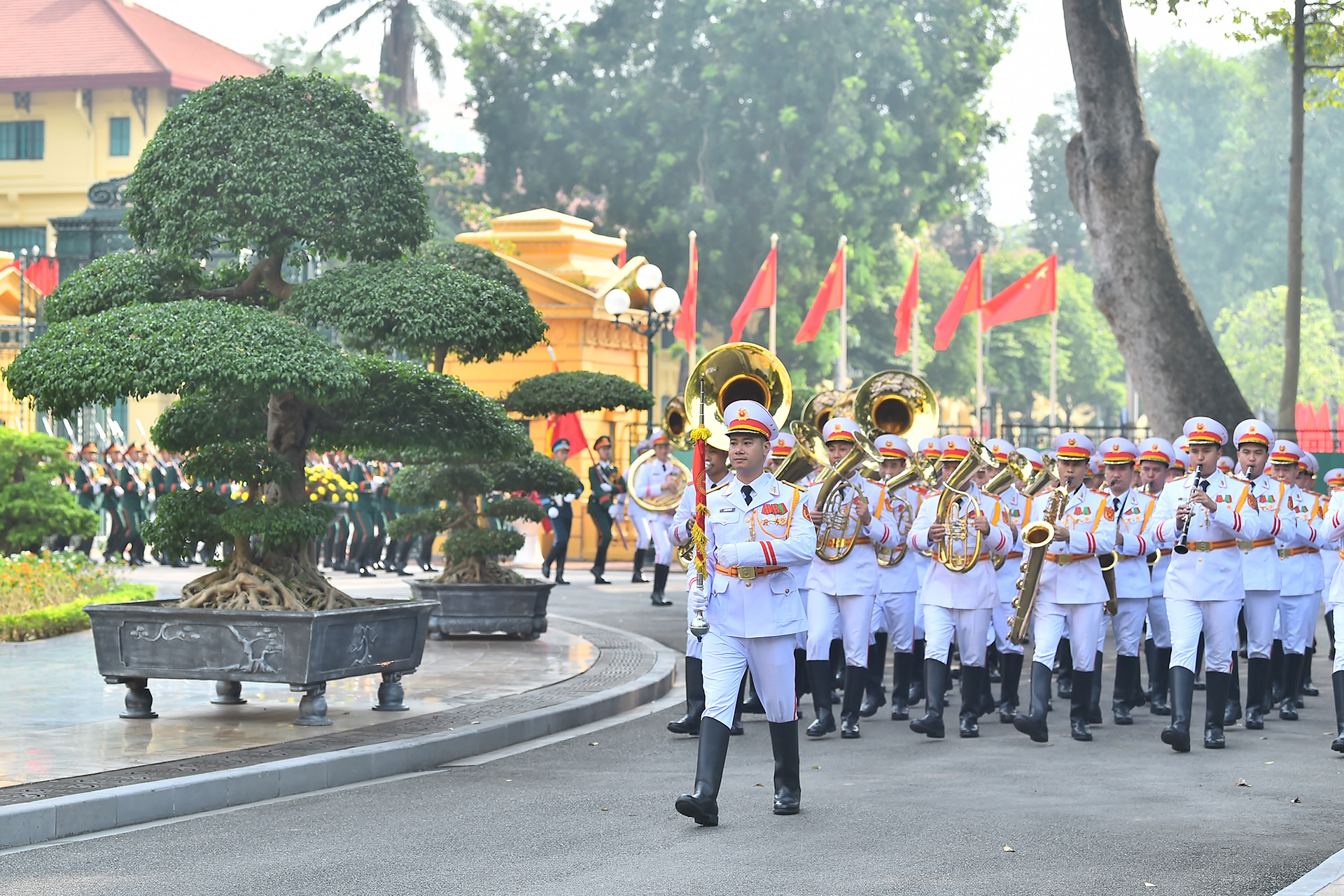 Đoàn Quân nhạc Quân đội nhân dân Việt Nam tại lễ đón.