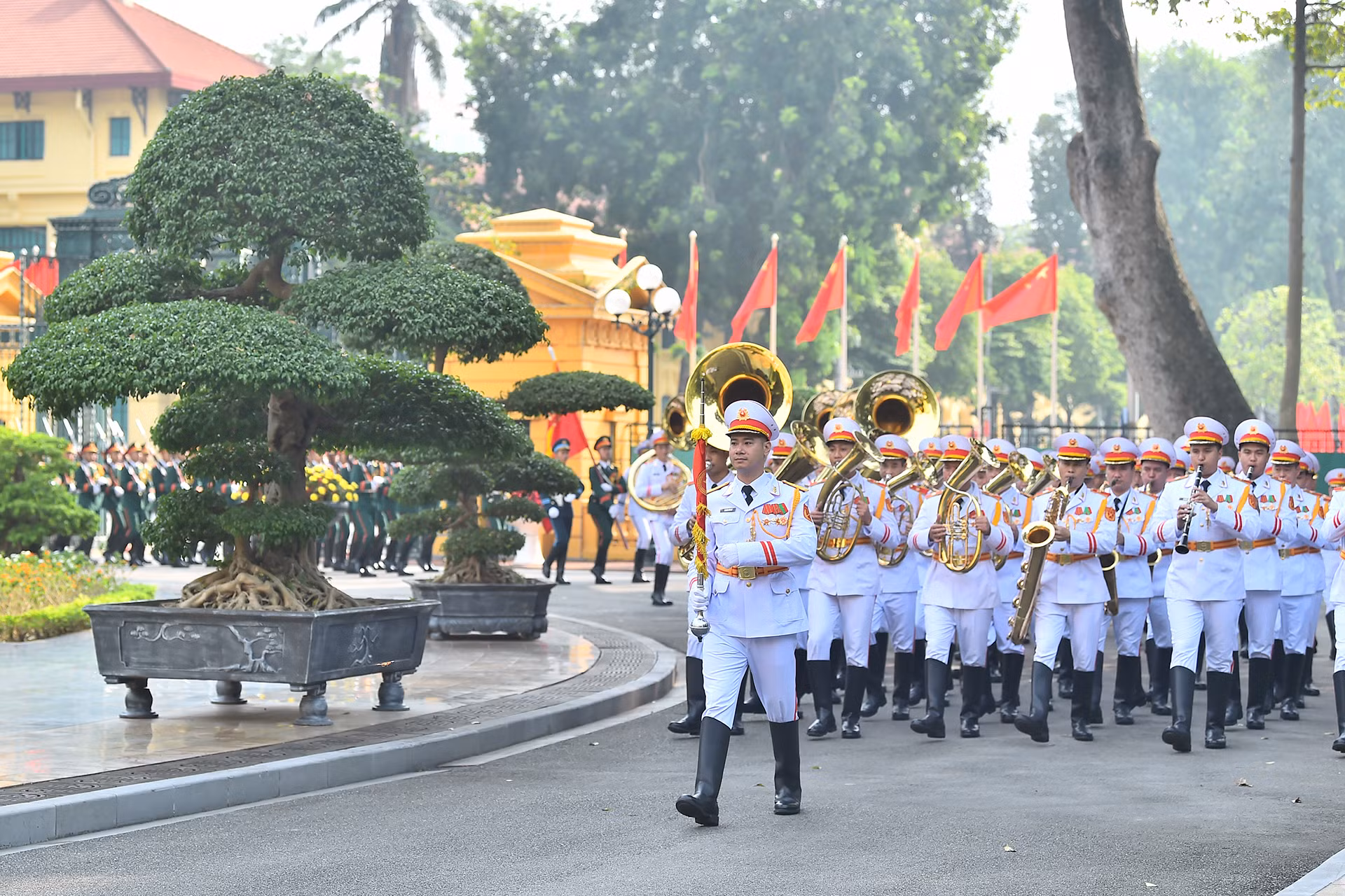 Đoàn Quân nhạc Quân đội nhân dân Việt Nam tại lễ đón.