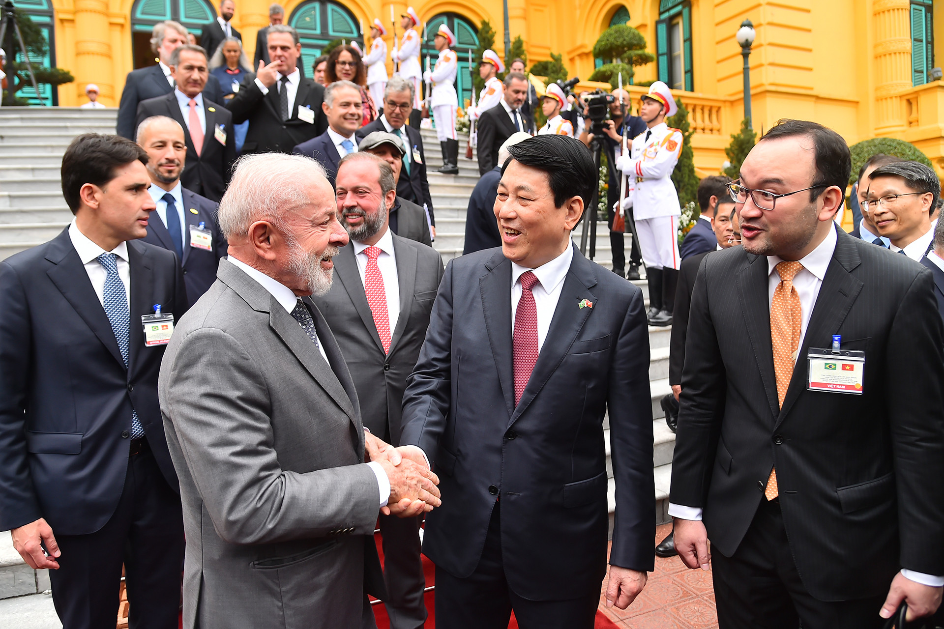 Chủ tịch nước Lương Cường trao đổi với Tổng thống Brazil Luiz Inácio Lula da Silva.