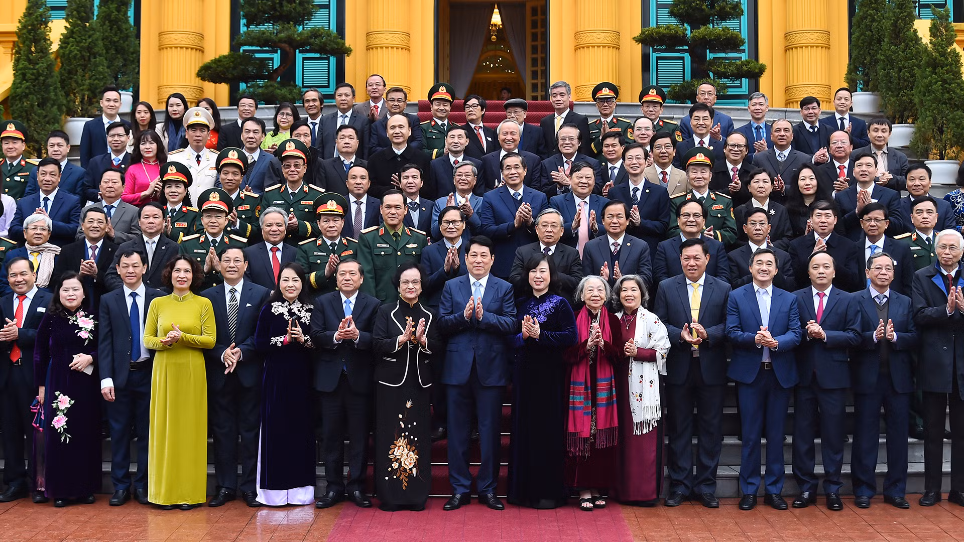 Chủ tịch nước Lương Cường với các đại biểu tại buổi gặp mặt.