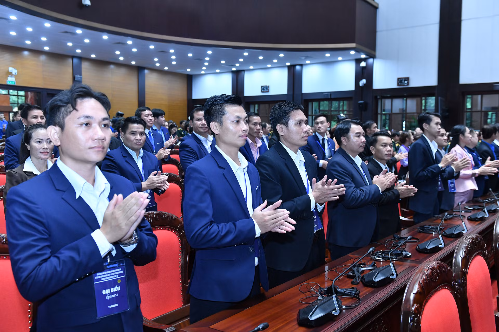 Đại diện thế hệ trẻ Lào tại buổi gặp mặt.