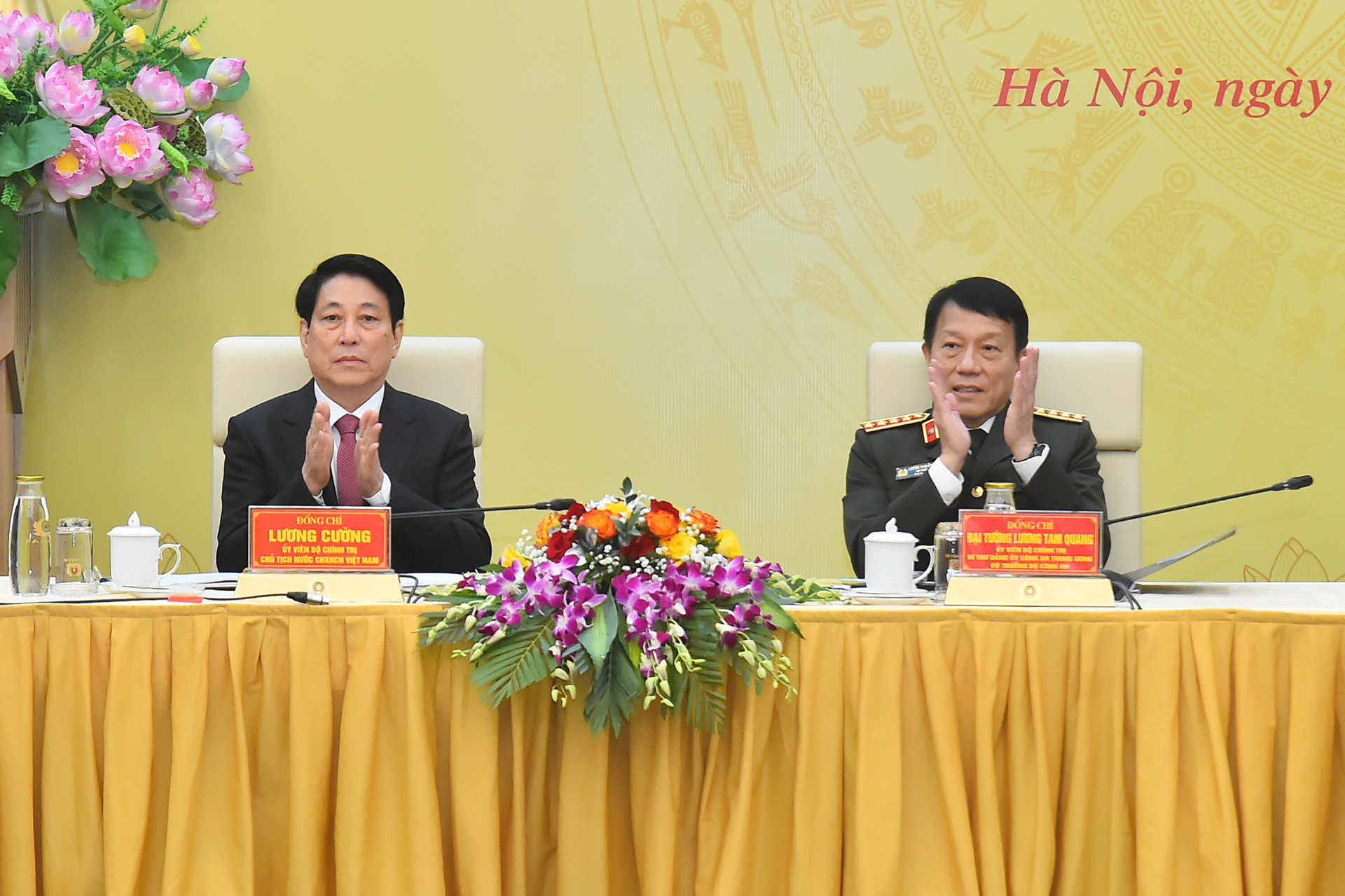 Chủ tịch nước Lương Cường và Bộ trưởng Công an Lương Tam Quang tại buổi làm việc. Chủ tịch nước Lương Cường và Bộ trưởng Công an Lương Tam Quang tại buổi làm việc.