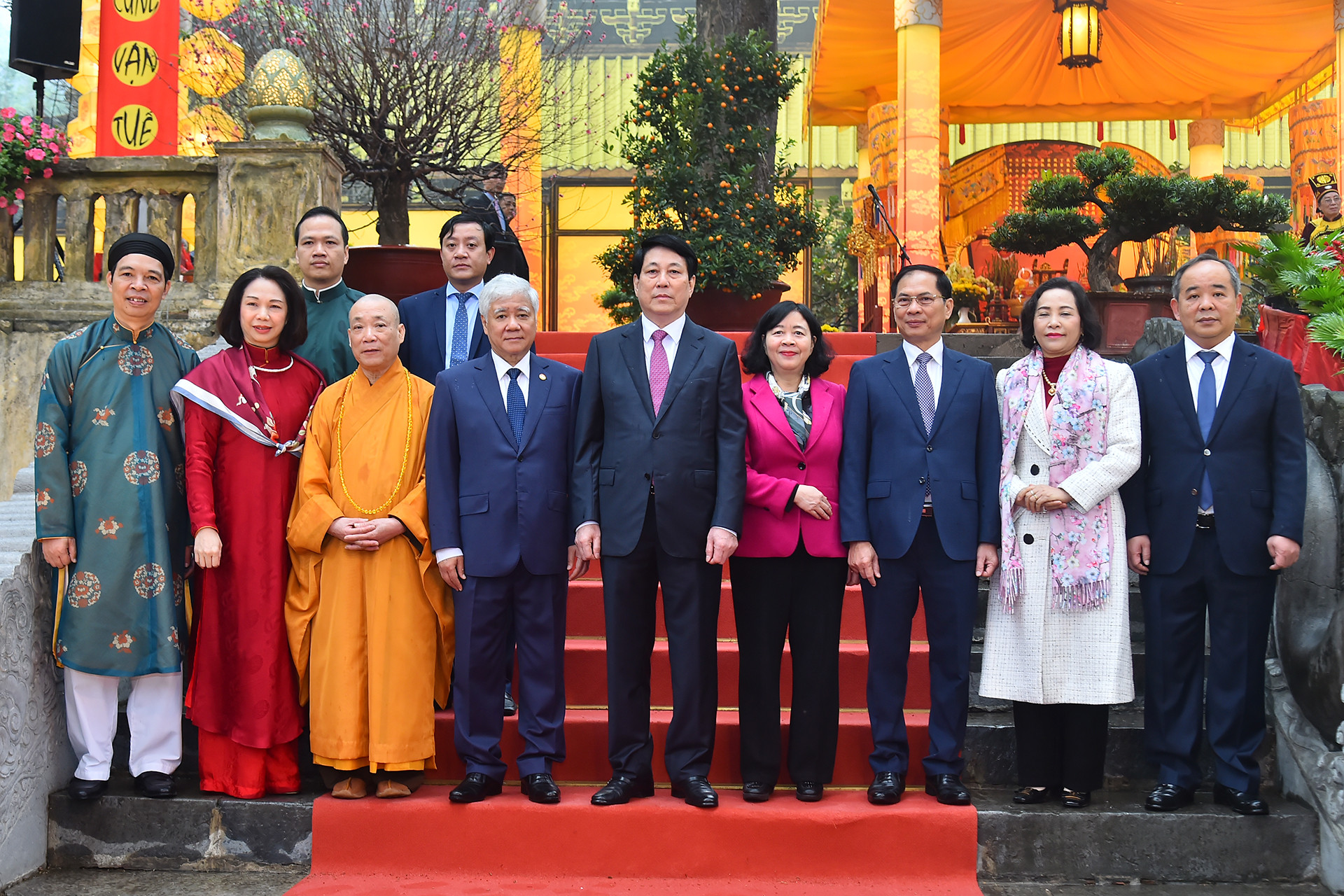 Chủ tịch nước Lương Cường cùng các đồng chí lãnh đạo Đảng, Nhà nước và các đại biểu tại Lễ dâng hương khai Xuân Ất Tỵ 2025.