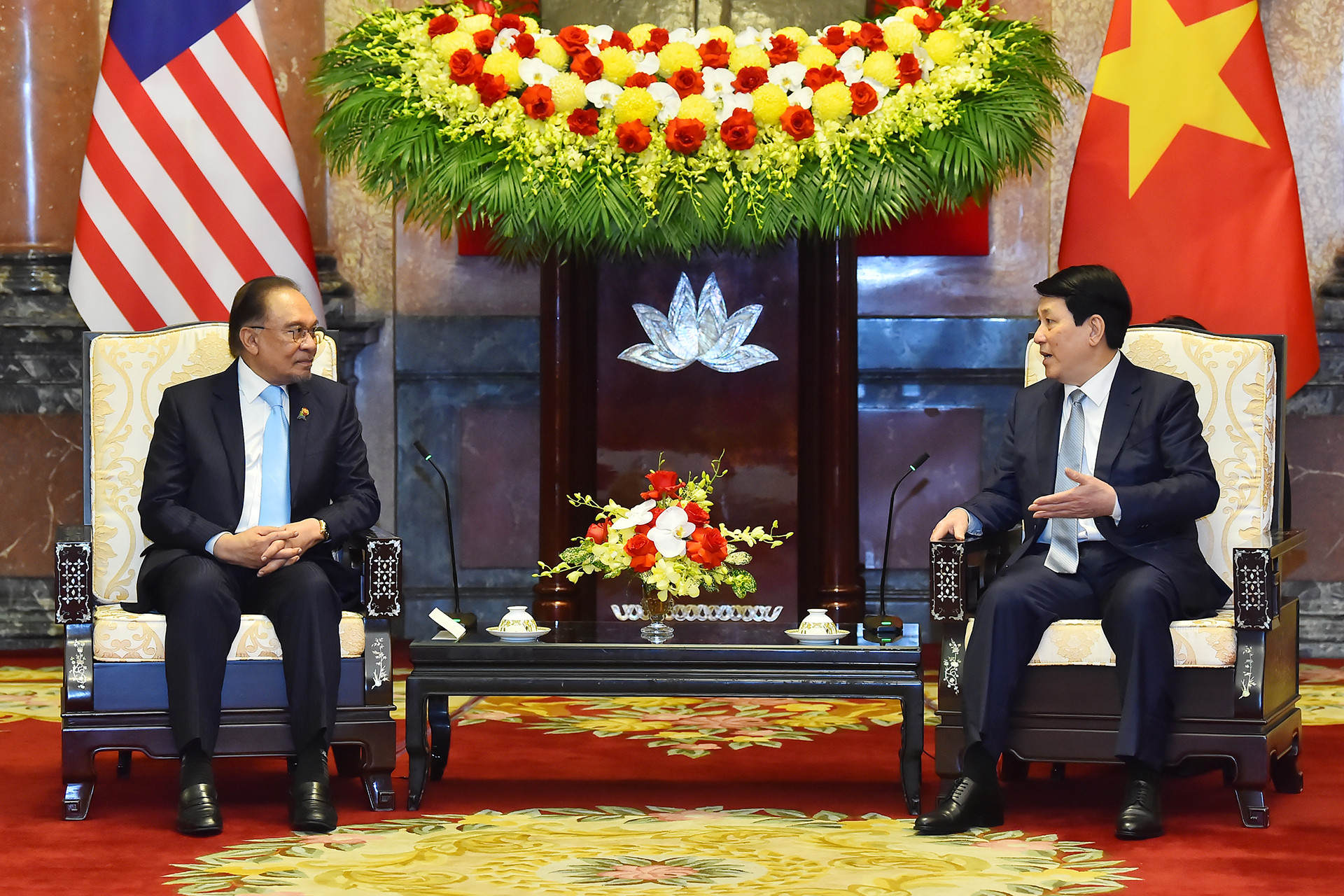 Chủ tịch nước Lương Cường tiếp Thủ tướng Malaysia Anwar Ibrahim.