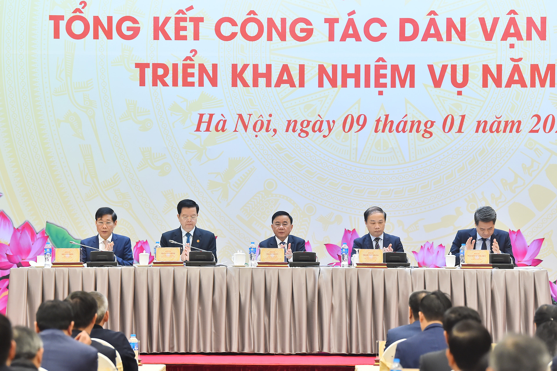 Thường trực Ban Bí thư, Chủ nhiệm Ủy ban Kiểm tra Trung ương Trần Cẩm Tú cùng các đồng chí lãnh đạo Ban Dân vận Trung ương chủ trì hội nghị.
