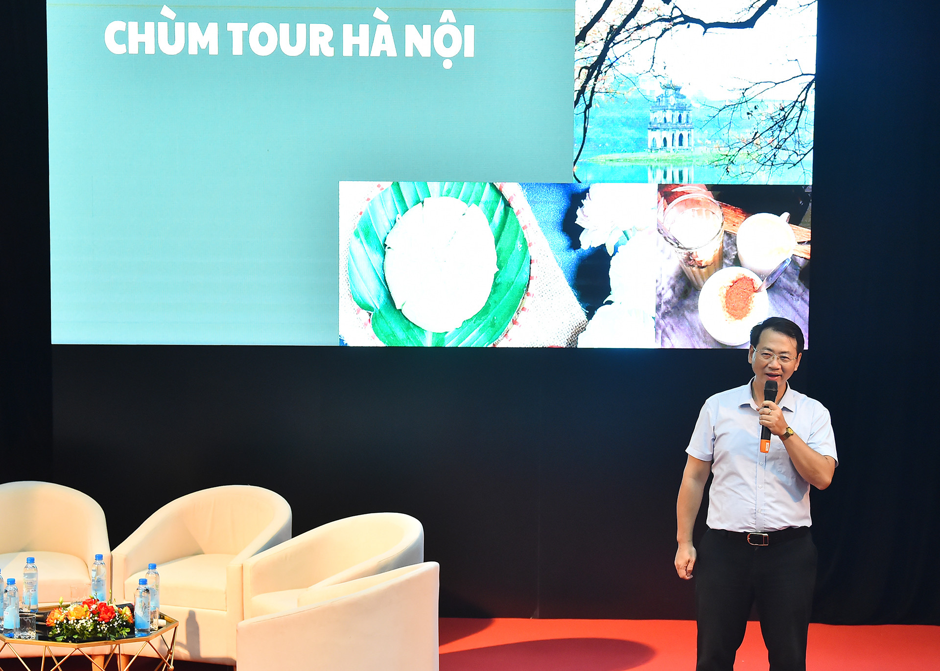 Ông Nguyễn Tiến Đạt - Đại diện Câu lạc bộ Du lịch Thủ đô chia sẻ hành trình "Làm mới các tour du lịch Hà Nội" tại toạ đàm.