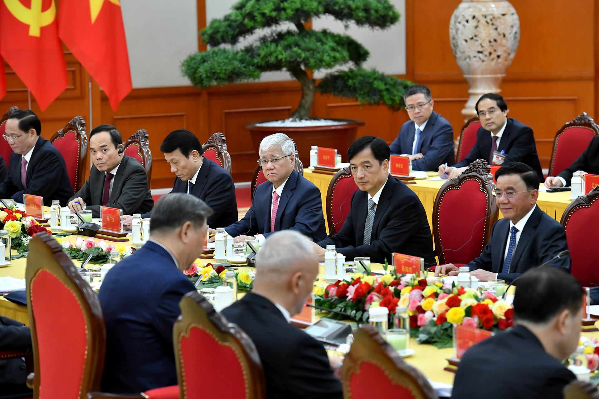 Các đồng chí lãnh đạo Đảng, Nhà nước và các đại biểu tham dự hội đàm.