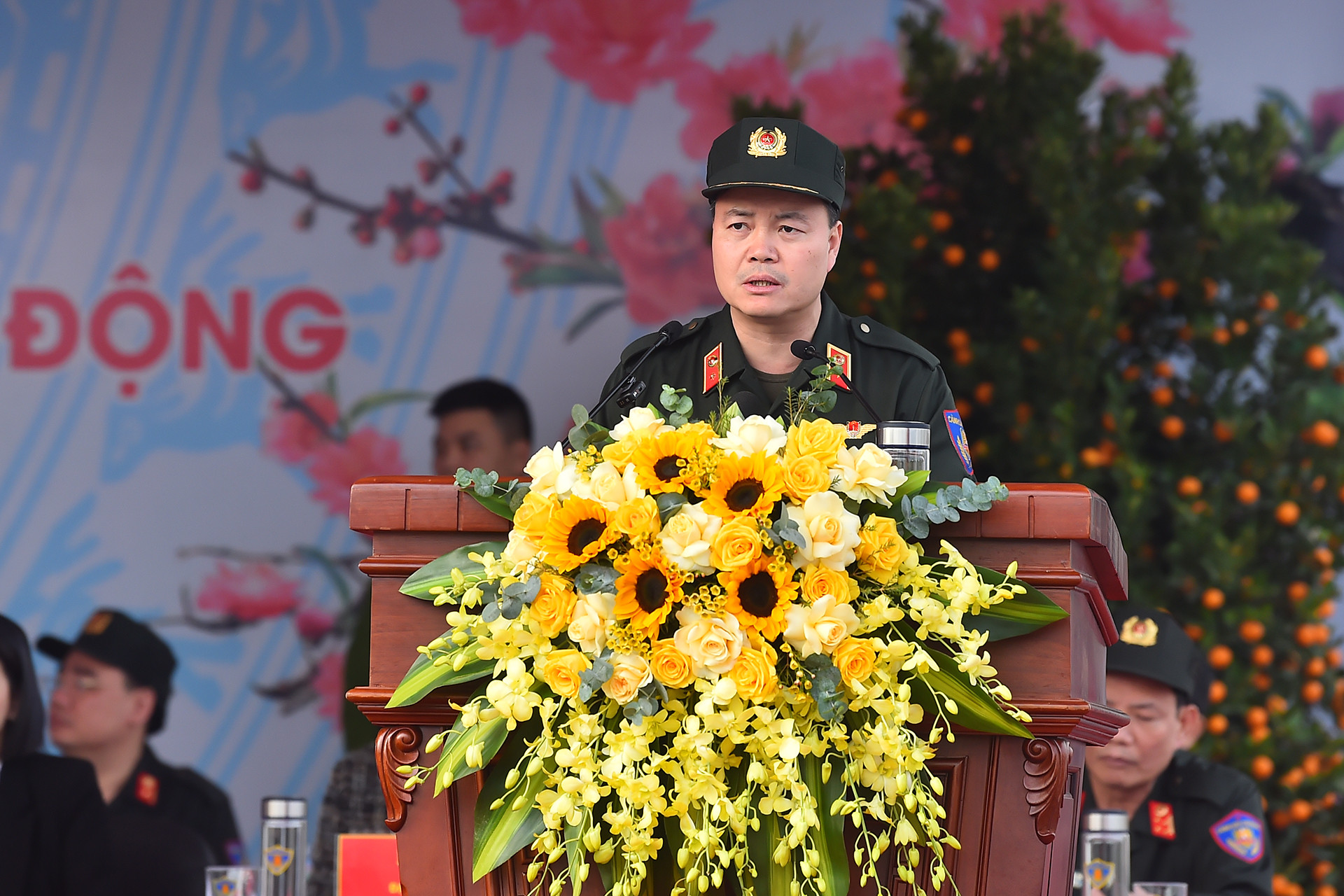 Tư lệnh Cảnh sát cơ động Nguyễn Ngọc Vân trình bày báo cáo.