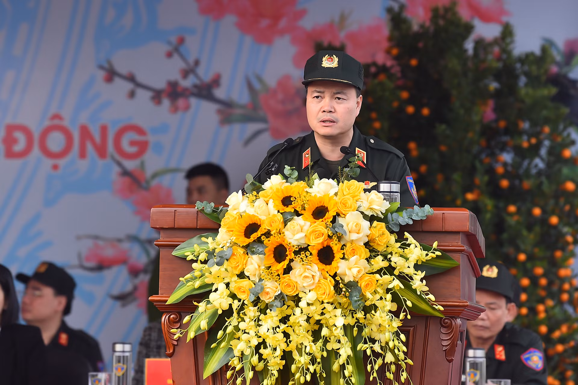 Tư lệnh Cảnh sát cơ động Nguyễn Ngọc Vân trình bày báo cáo.