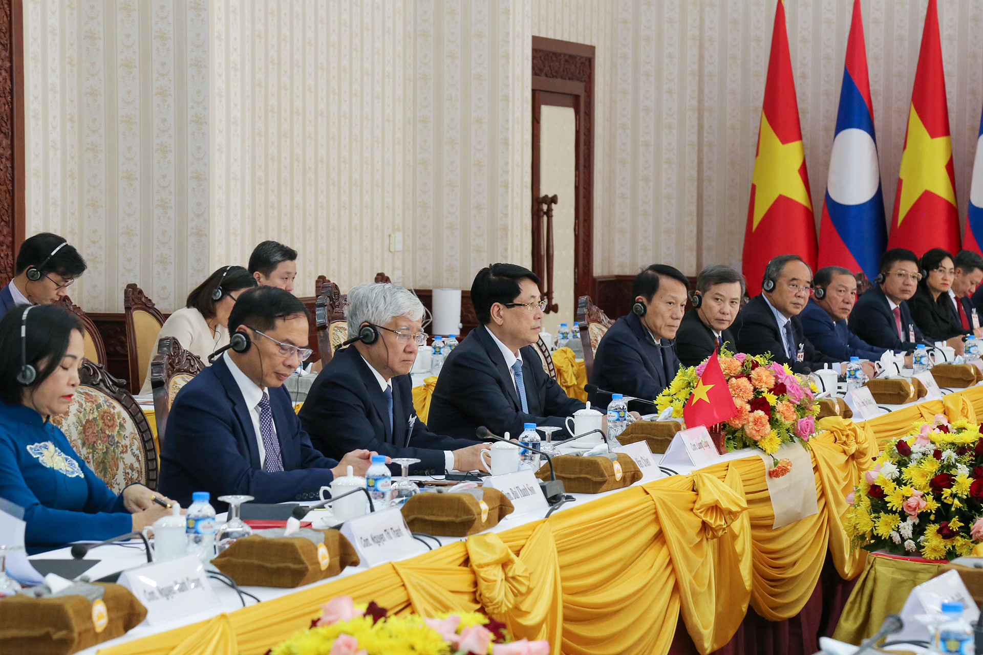 Chủ tịch nước Lương Cường và các đại biểu đoàn Việt Nam tại hội kiến.