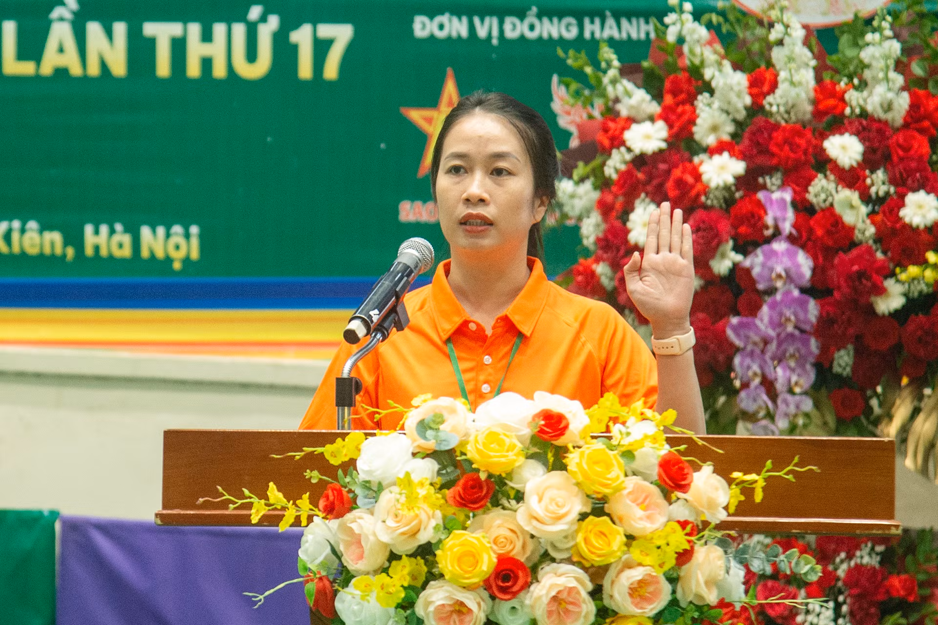 Vận động viên Hoàng Thị Huế (Hội Nhà báo thành phố Hải Phòng) đại diện các vận động viên tham dự giải thực hiện nghi thức tuyên thệ.