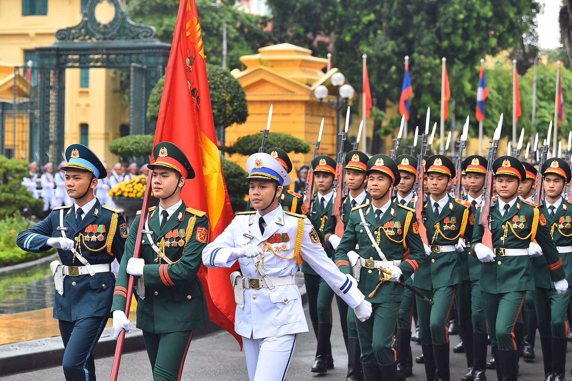 Đoàn Nghi lễ Quân đội nhân Việt Nam tại lễ đón.