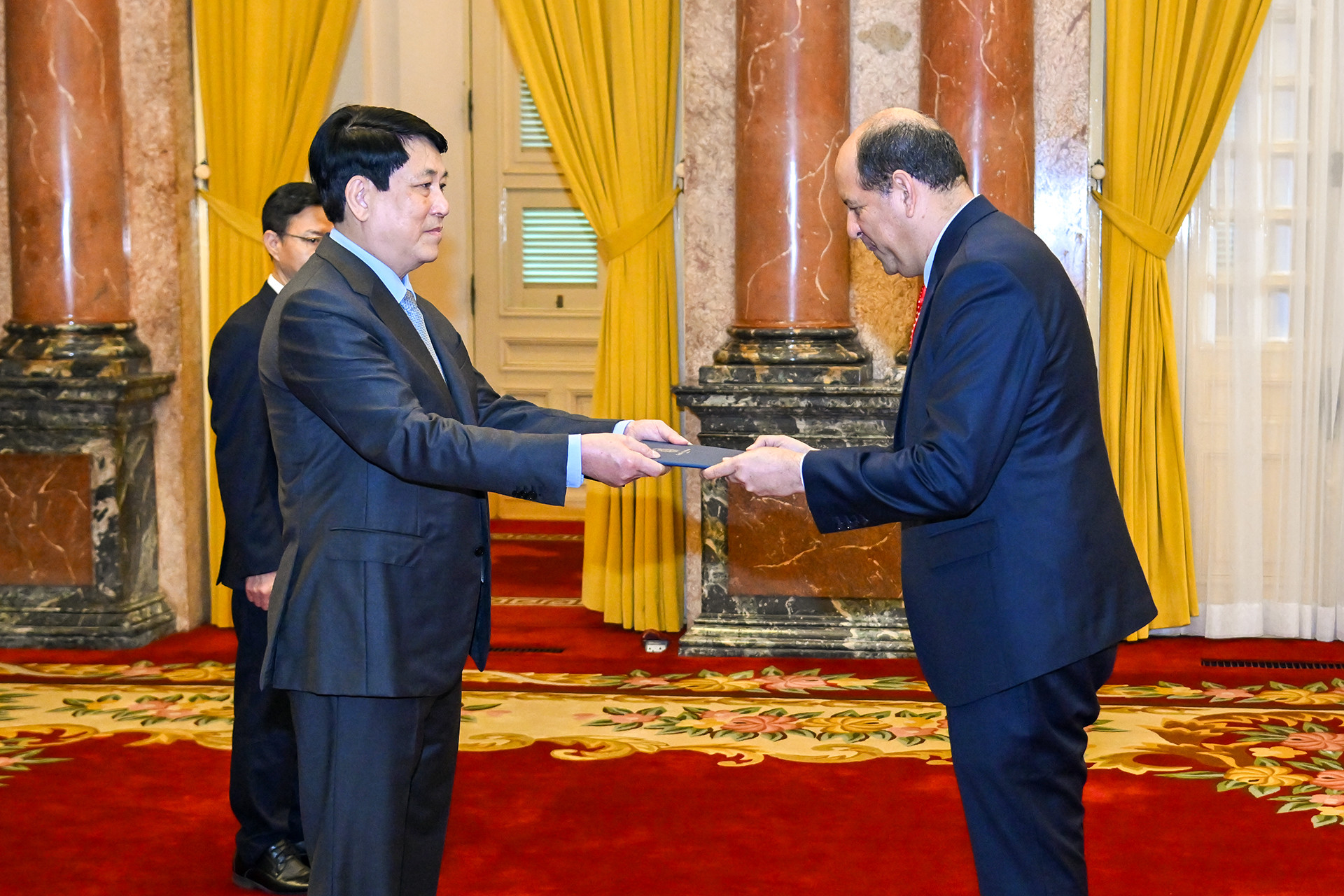 Chủ tịch nước Lương Cường nhận Quốc thư từ Đại sứ Cộng hòa Dominicana tại Việt Nam Reinaldo Rafael Espinal Nunez.