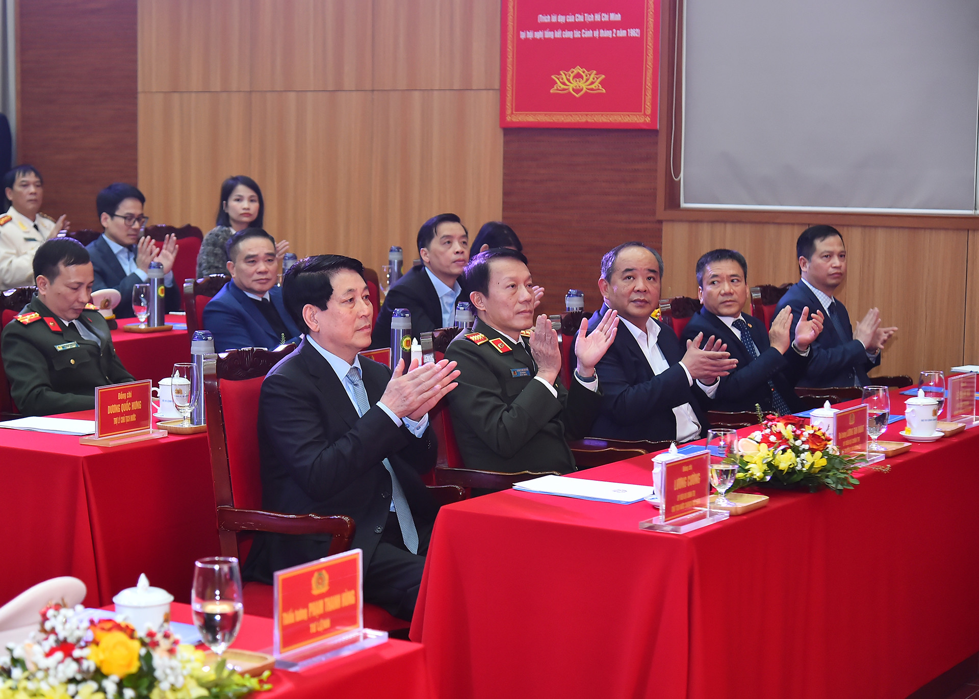 Chủ tịch nước Lương Cường với các đại biểu tại buổi lễ.