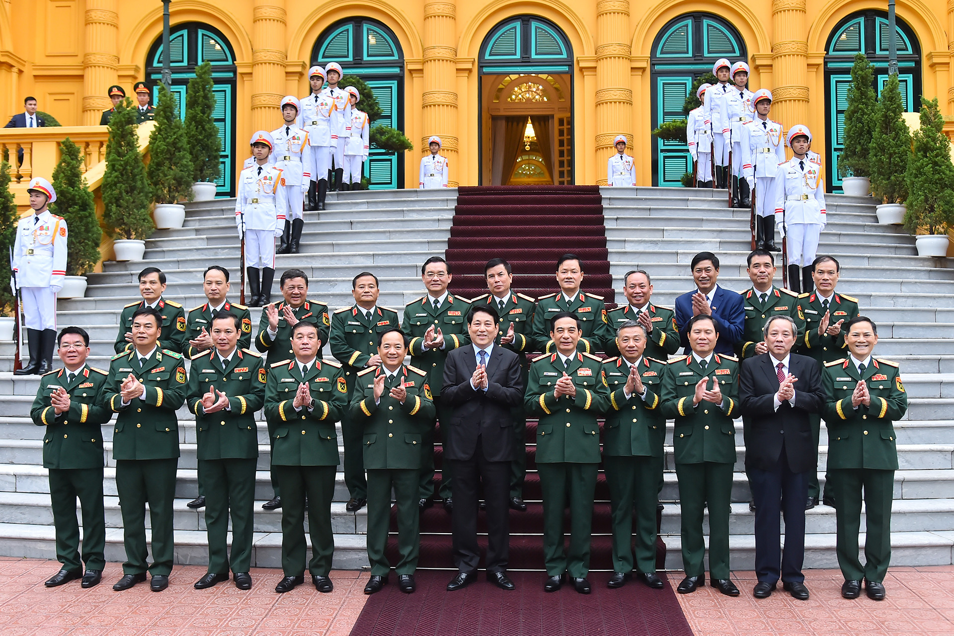 Chủ tịch nước Lương Cường với các đại biểu tại Phủ Chủ tịch.