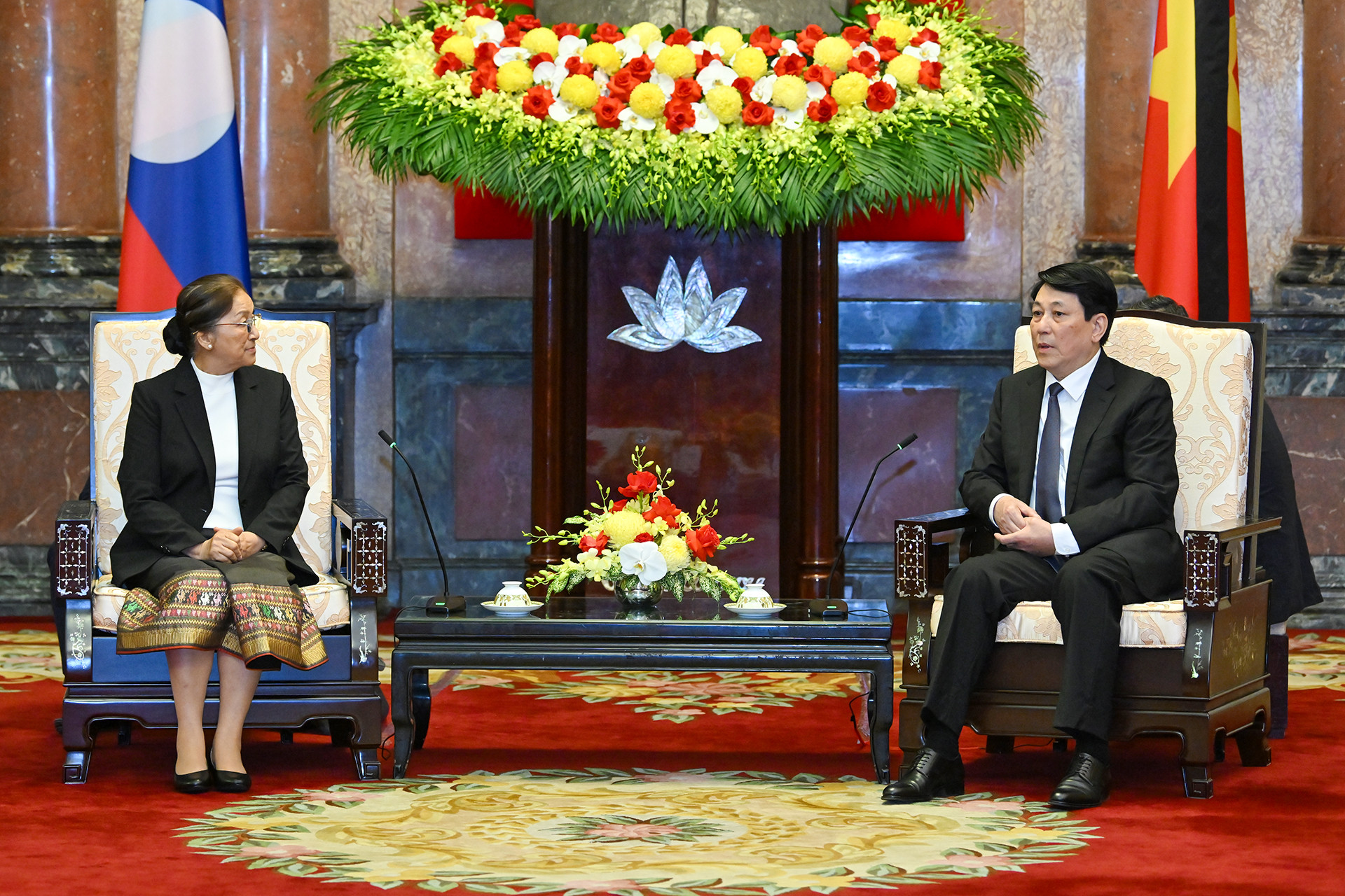 Chủ tịch nước Lương Cường tiếp Phó Chủ tịch nước Lào Pany Yathotou. Chủ tịch nước Lương Cường tiếp Phó Chủ tịch nước Lào Pany Yathotou.