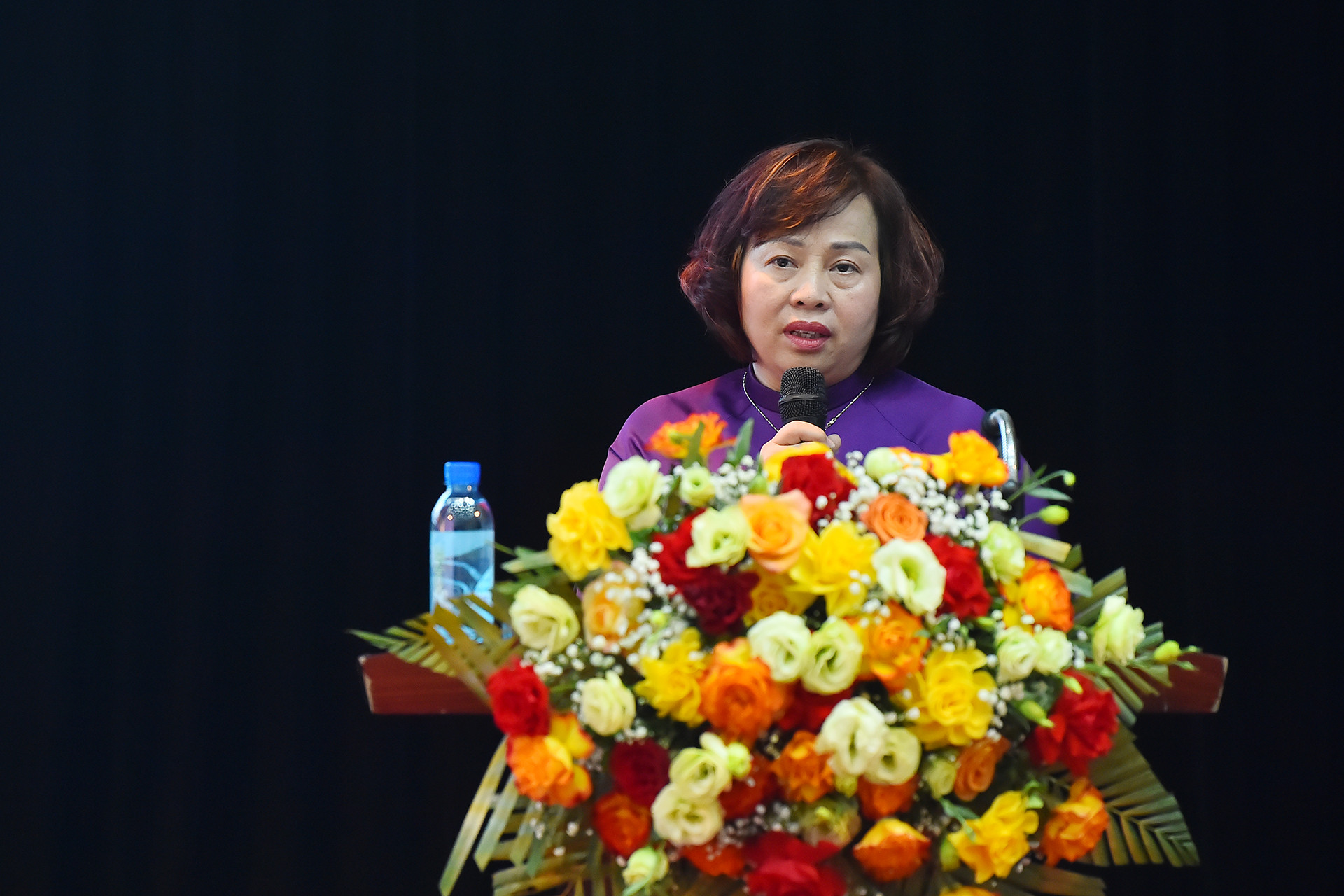 Bà Lê Thị Thiết - Ủy viên Ban Thường vụ Hiệp hội Văn hóa Ẩm thực Việt Nam,Chủ tịch Hiệp hội Văn hóa Ẩm thực Nam Định trình bày tham luận “Giới thiệu các món ăn đặc sắc mùa Thu”.