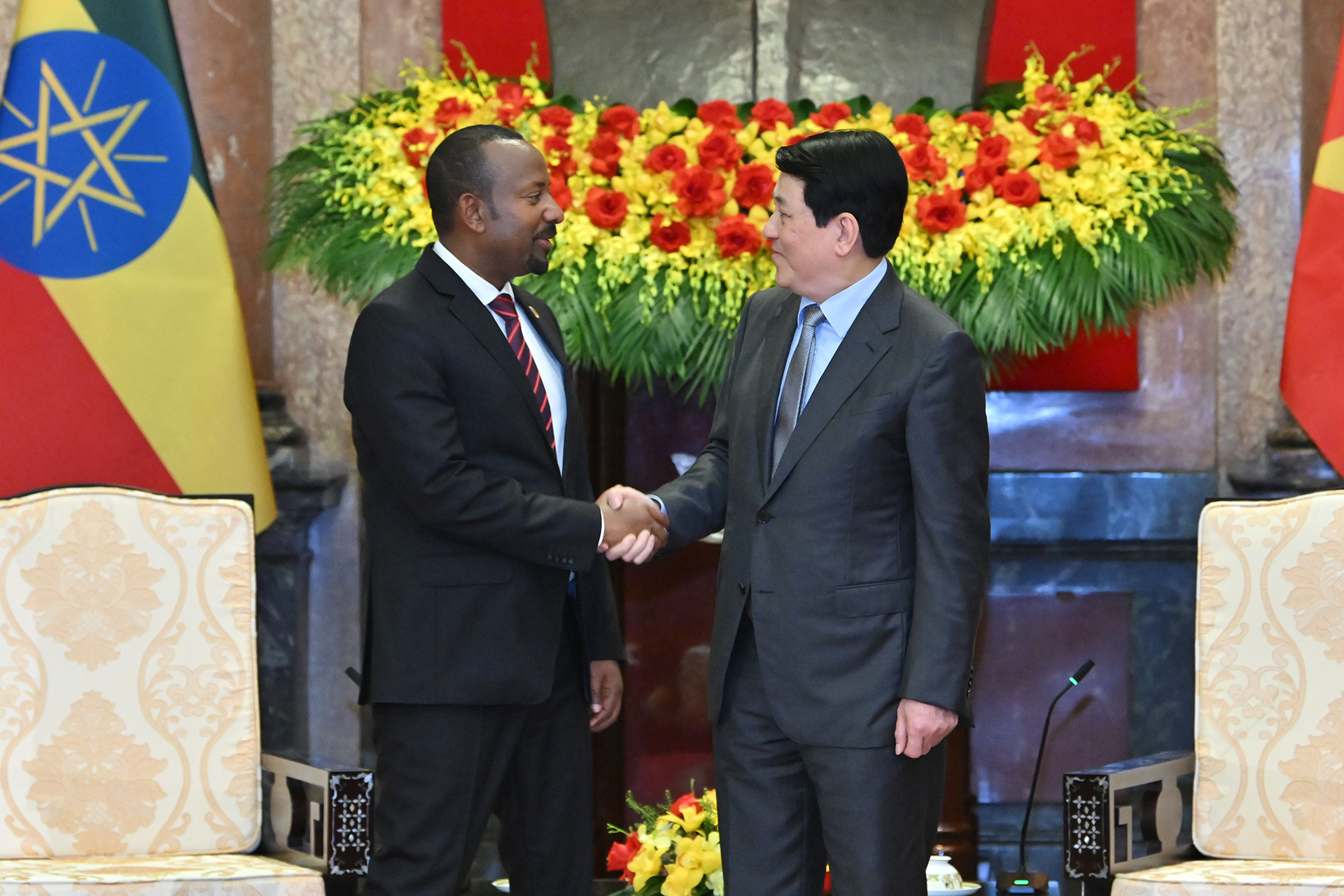 Chủ tịch nước Lương Cường đón chào Thủ tướng Ethiopia Abiy Ahmed Ali tại buổi tiếp.