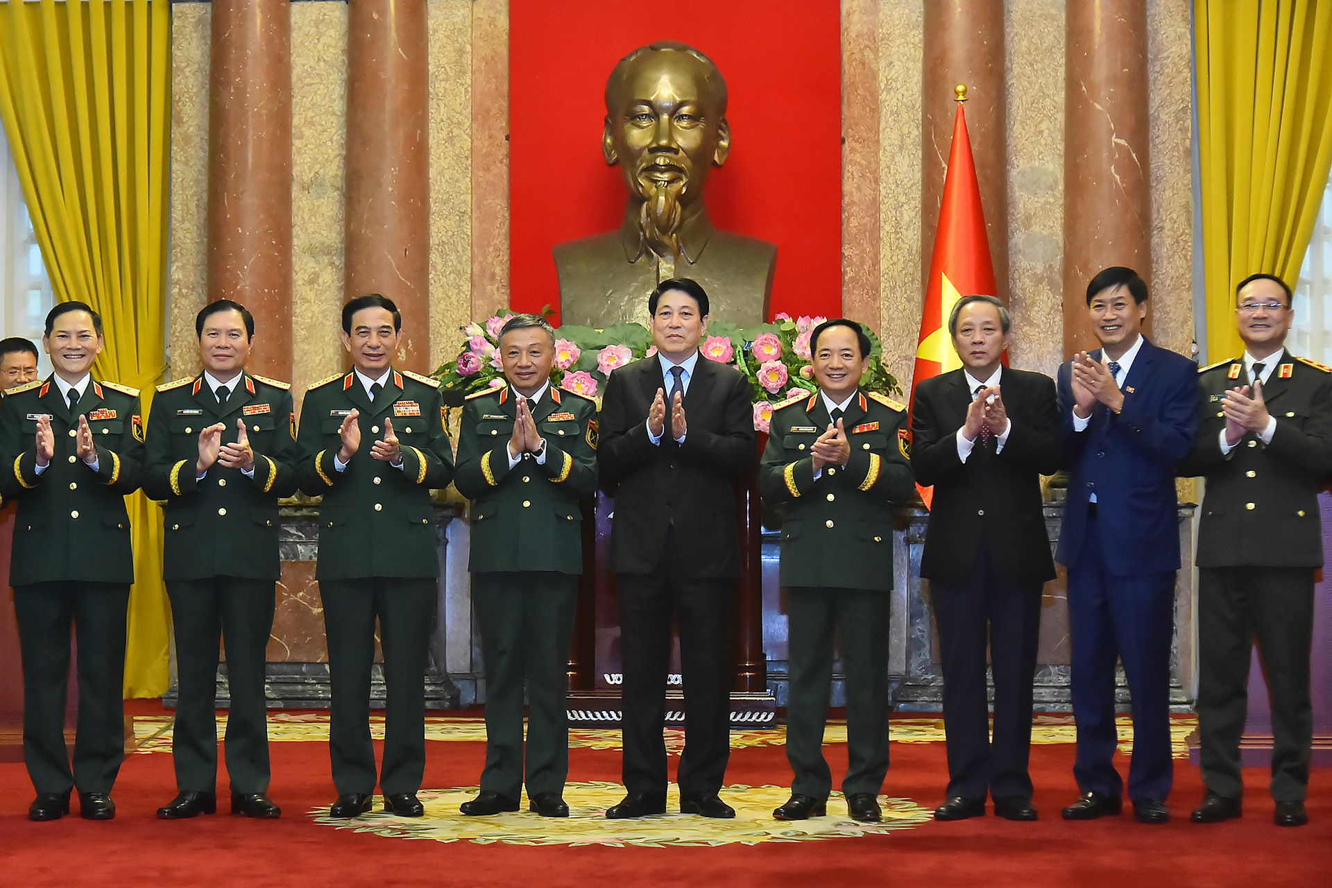 Chủ tịch nước Lương Cường với các đại biểu tham dự buổi lễ.