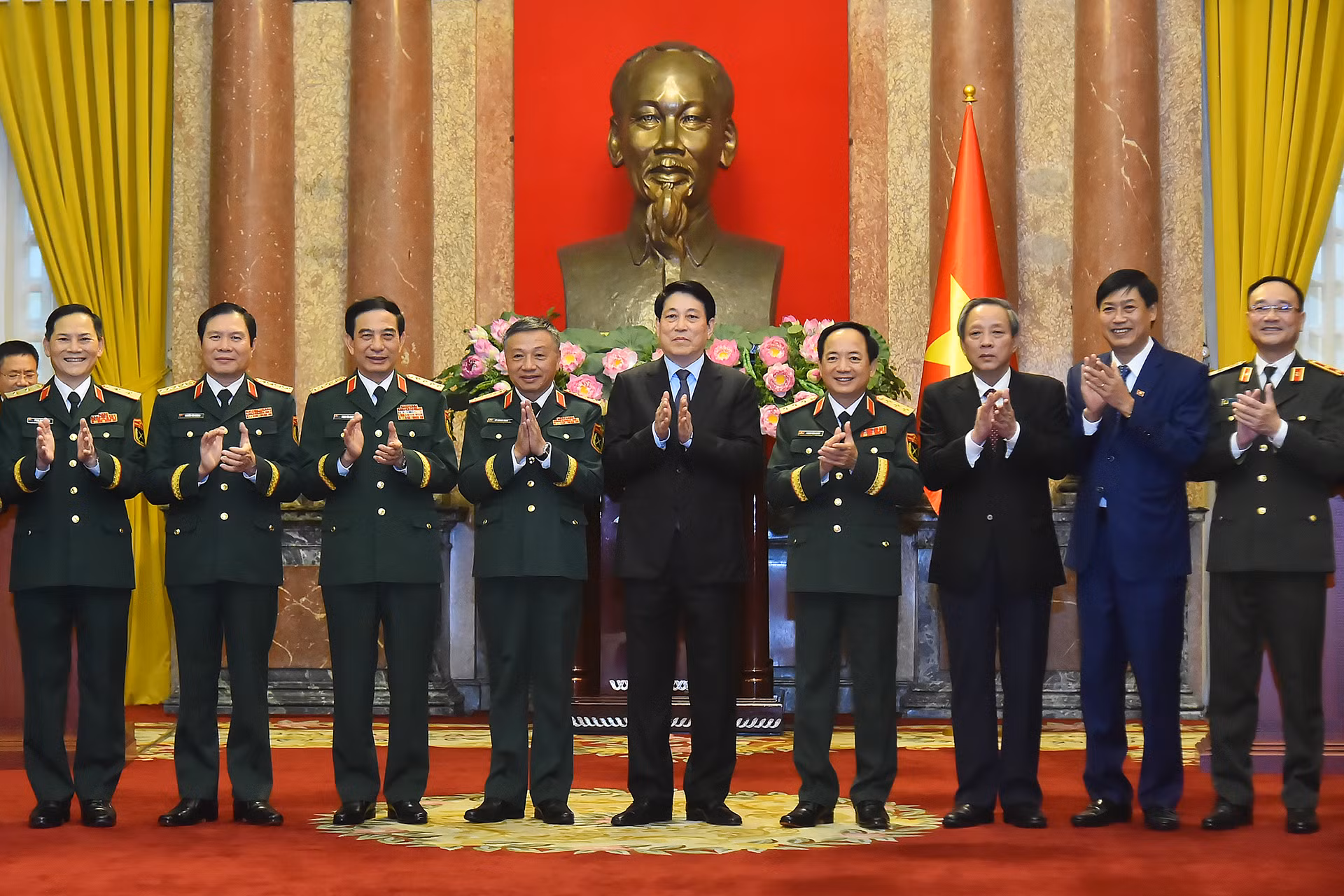 Chủ tịch nước Lương Cường với các đại biểu tham dự buổi lễ.