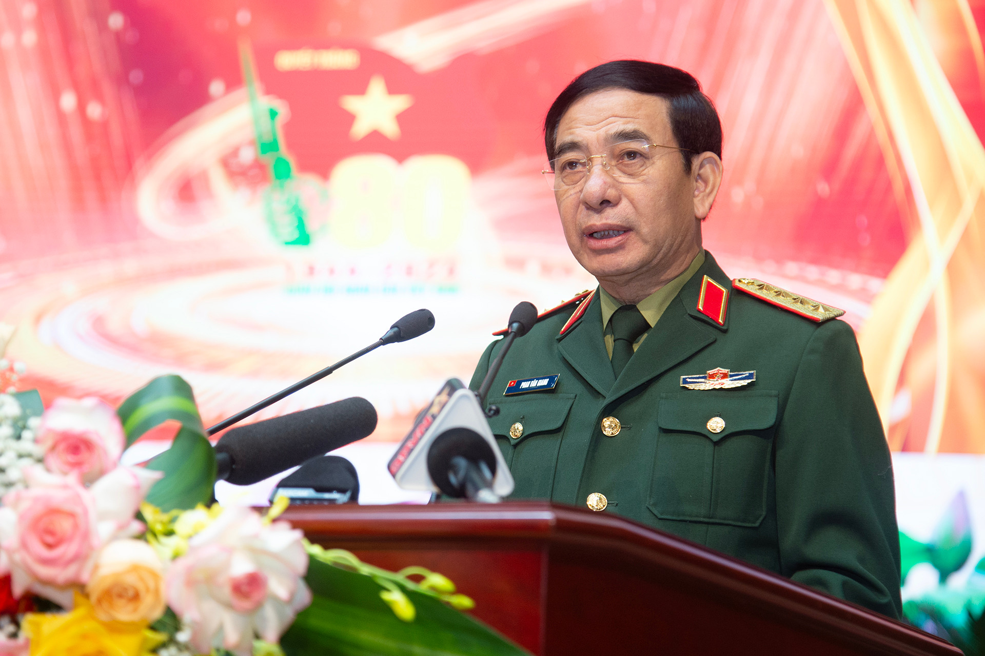 Bộ trưởng Quốc phòng Phan Văn Giang phát biểu tại hội thảo.