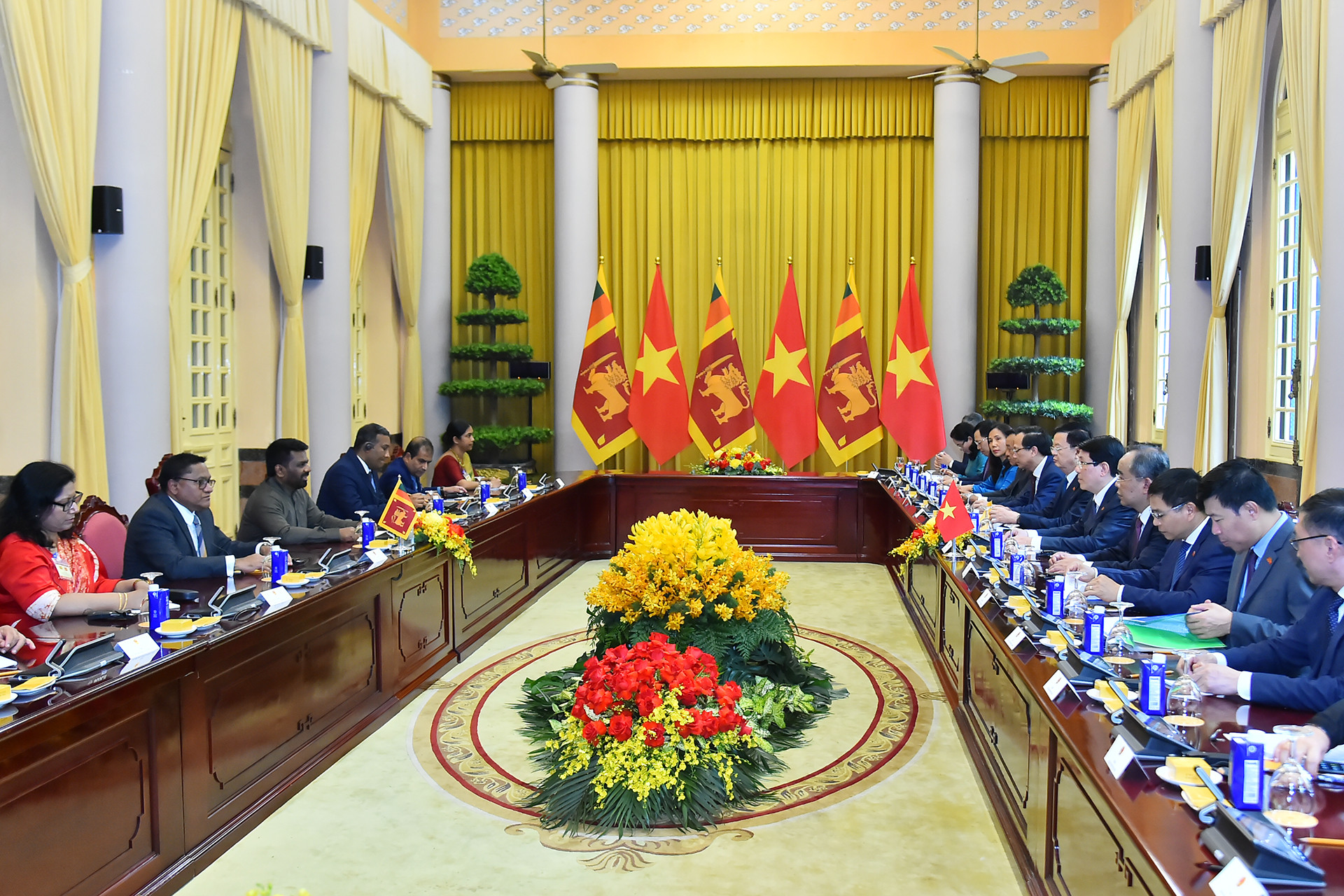 [Ảnh] Chủ tịch nước Lương Cường chủ trì lễ đón, hội đàm với Tổng thống Sri Lanka Anura Kumara Dissanayaka ảnh 7