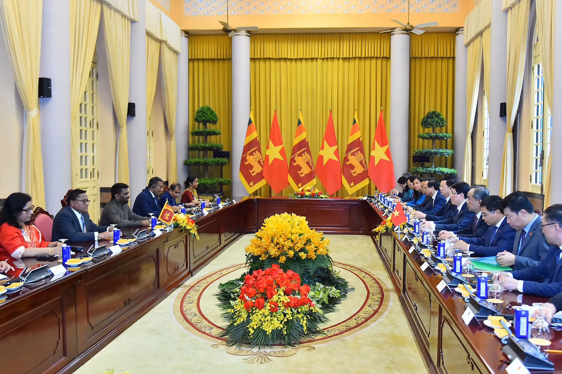 [Ảnh] Chủ tịch nước Lương Cường chủ trì lễ đón, hội đàm với Tổng thống Sri Lanka Anura Kumara Dissanayaka ảnh 7