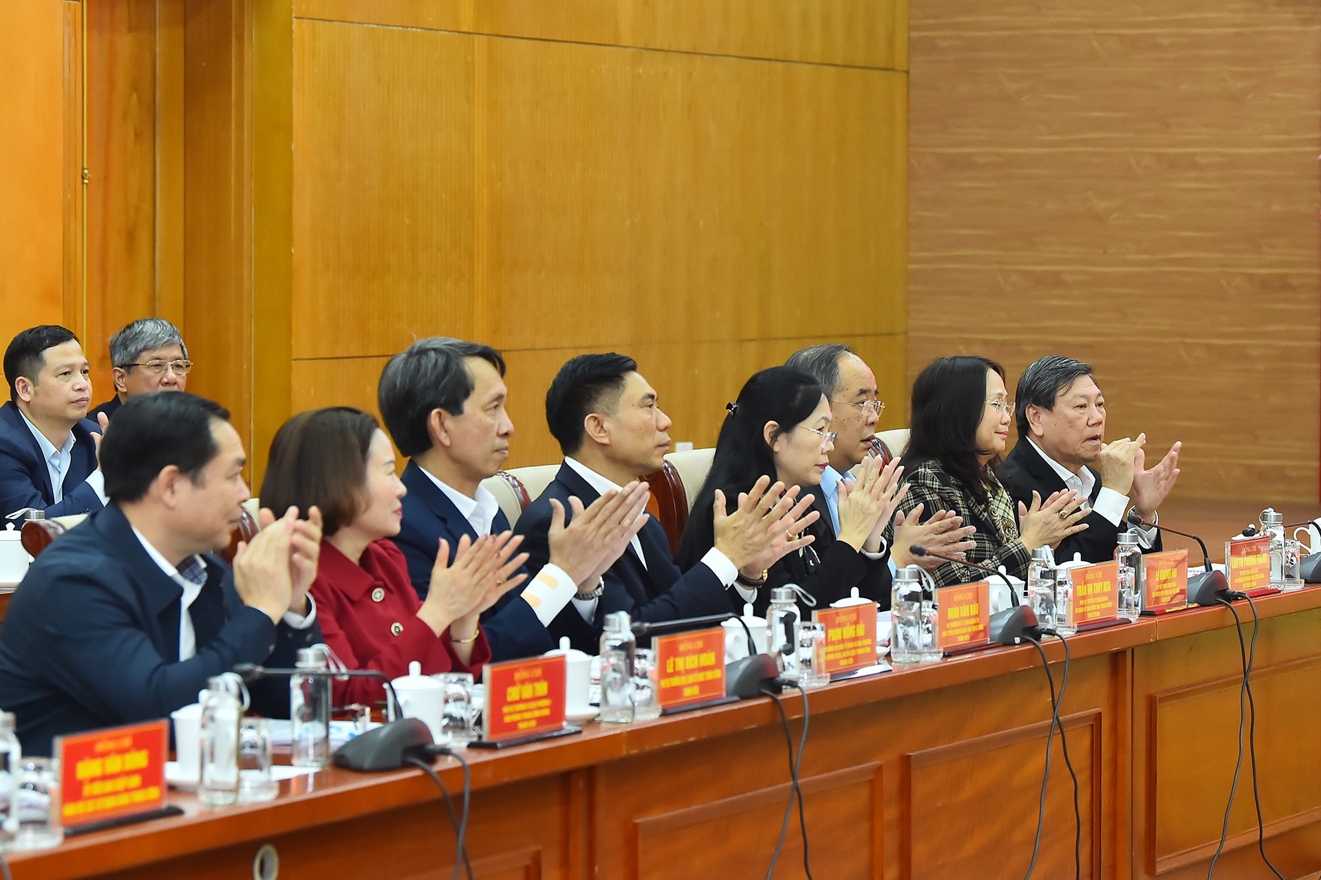 Các thành viên của Đoàn kiểm tra số 1907 dự hội nghị.