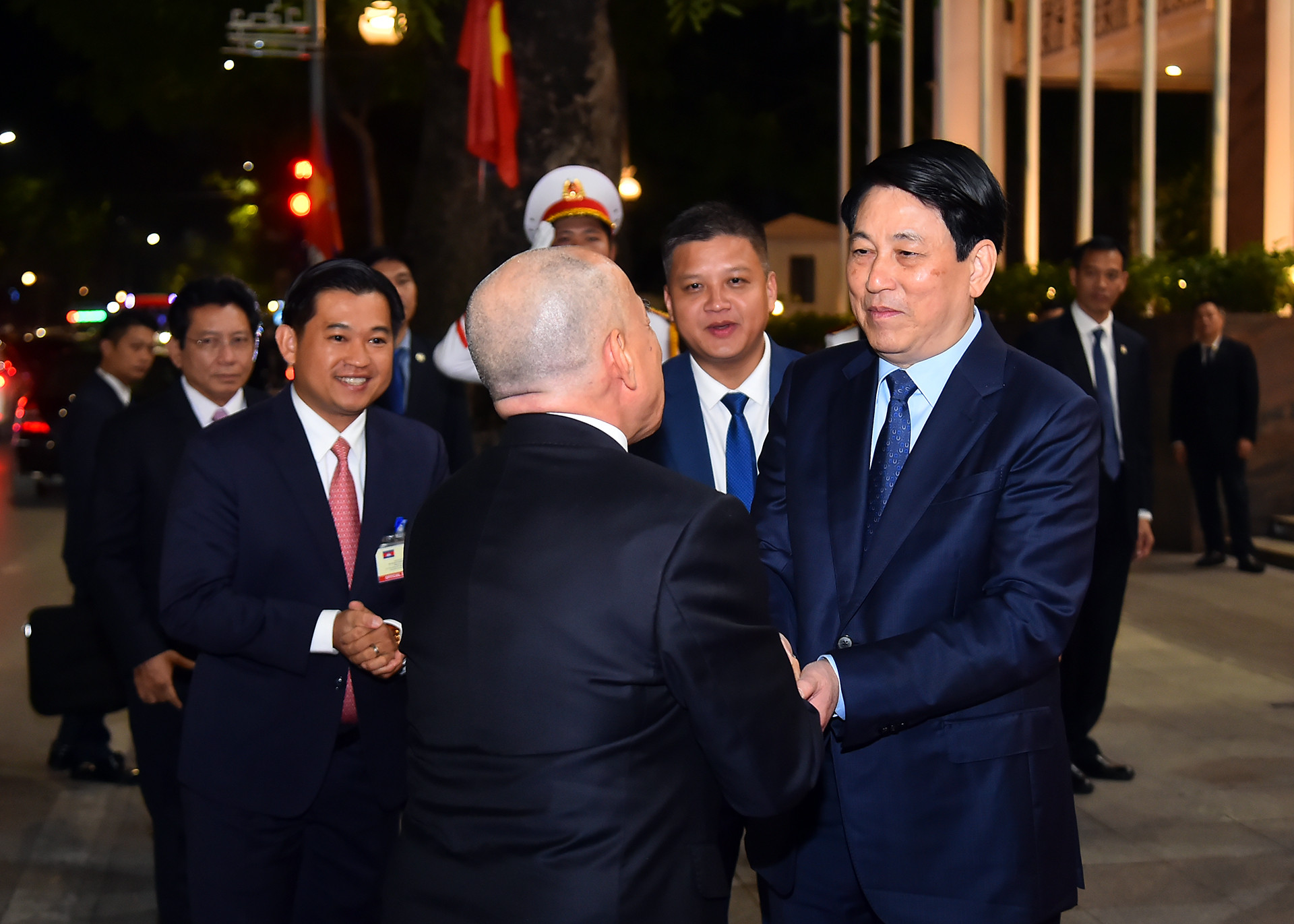 [Ảnh] Chủ tịch nước Lương Cường chủ trì chiêu đãi cấp Nhà nước Quốc vương Campuchia Norodom Sihamoni ảnh 1