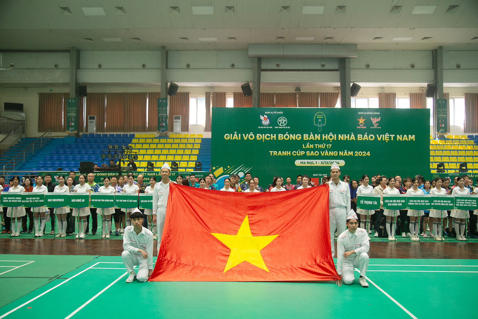 Giải vô địch Bóng bàn Hội Nhà báo Việt Nam lần thứ 17-Tranh cúp Sao Vàng 2024 là sân chơi giao lưu bổ ích, giúp tăng cường tinh thần đoàn kết, gắn kết giữa các cơ quan báo chí và cộng đồng.