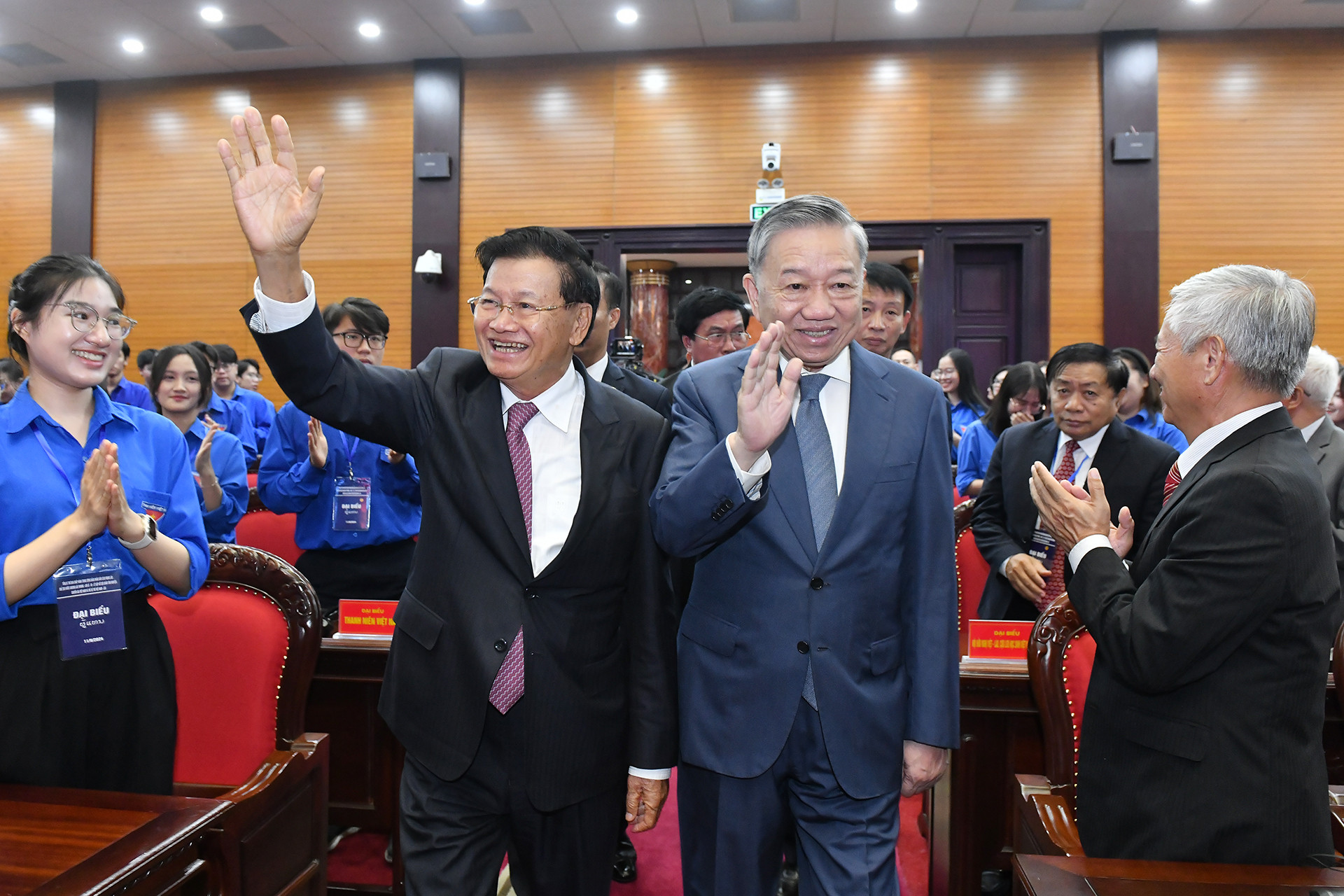 Tổng Bí thư, Chủ tịch nước Tô Lâm và Tổng Bí thư, Chủ tịch nước Lào Thongloun Sisoulith tại buổi gặp mặt.